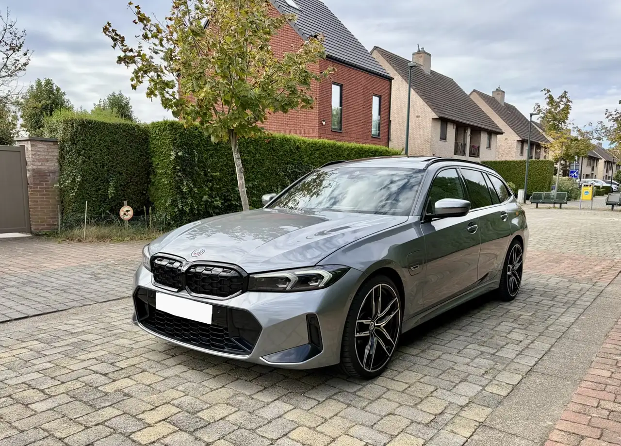 BMW 330