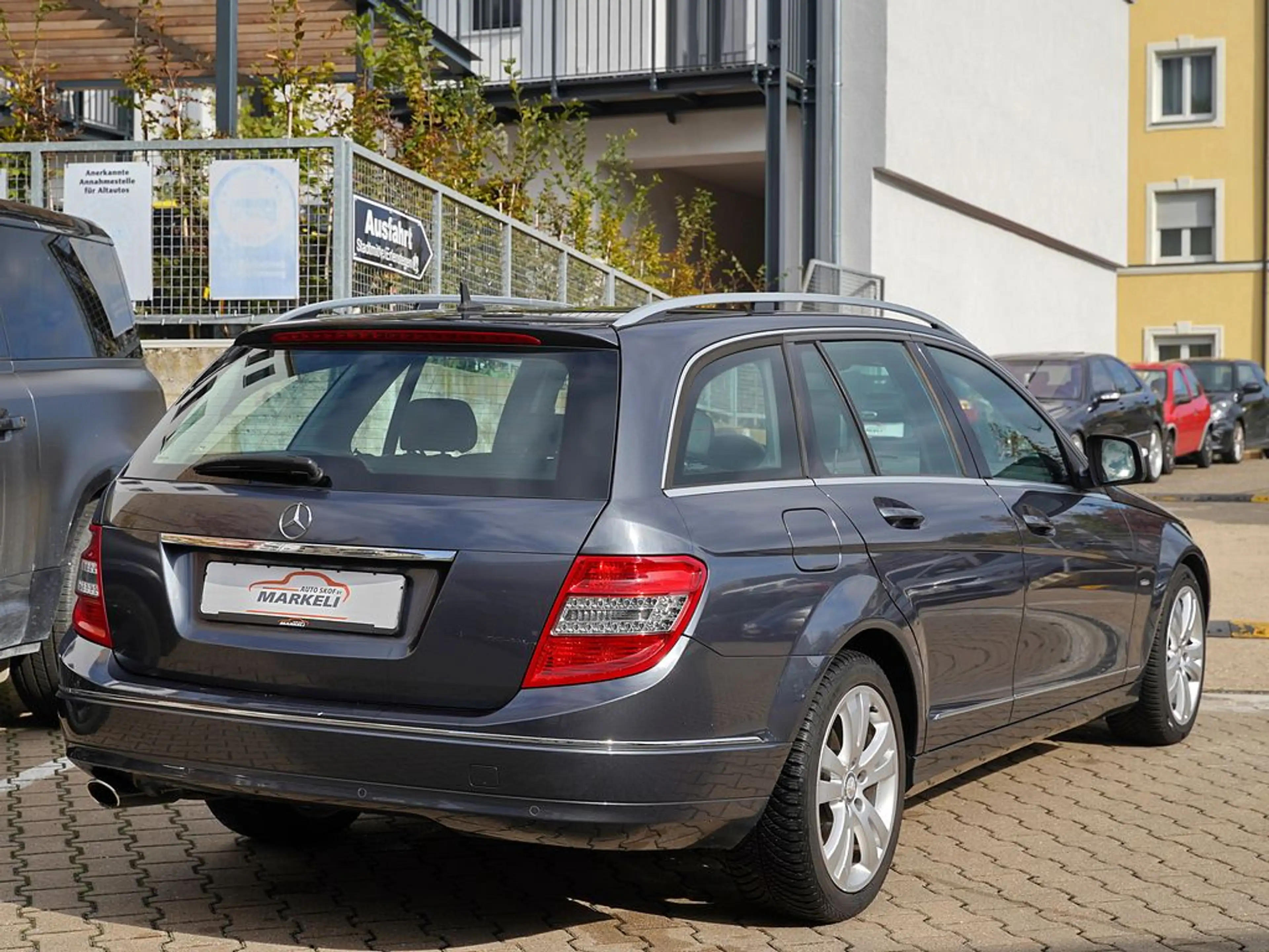 Mercedes-Benz C 220 AVANTGARDE | COMAND | BI-XENON | AHK | SHZ | PDC V+H | E-SITZE | KLIMAAUT. | OM646 — photo 3