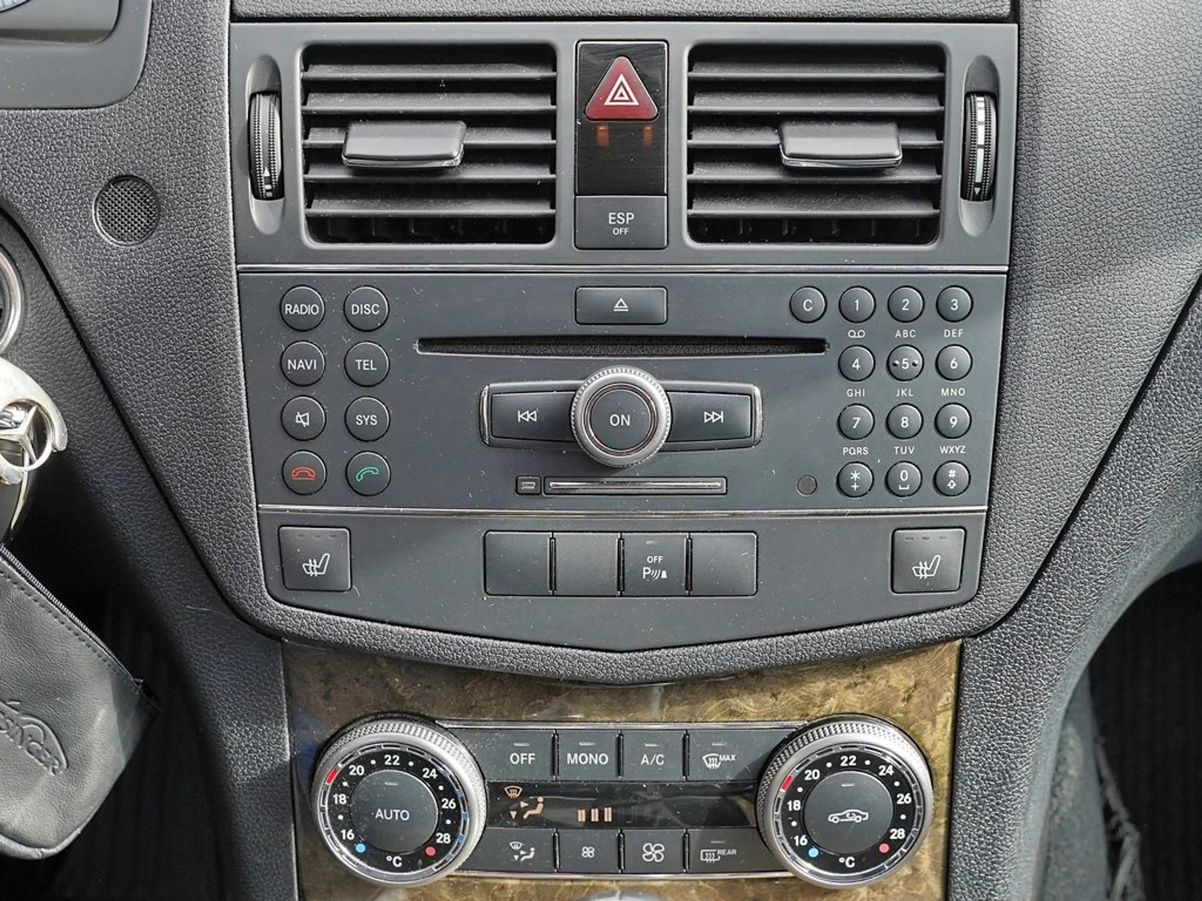 Mercedes-Benz C 220 AVANTGARDE | COMAND | BI-XENON | AHK | SHZ | PDC V+H | E-SITZE | KLIMAAUT. | OM646 — photo 10