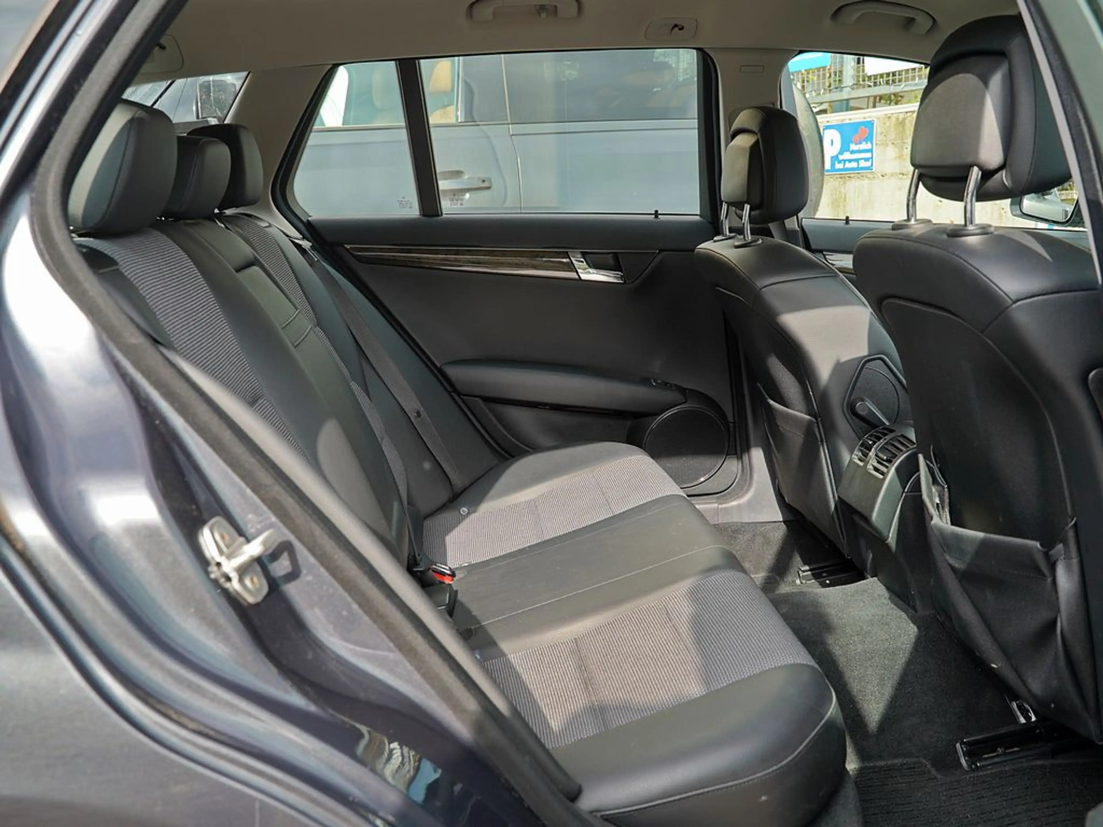 Mercedes-Benz C 220 AVANTGARDE | COMAND | BI-XENON | AHK | SHZ | PDC V+H | E-SITZE | KLIMAAUT. | OM646 — photo 6