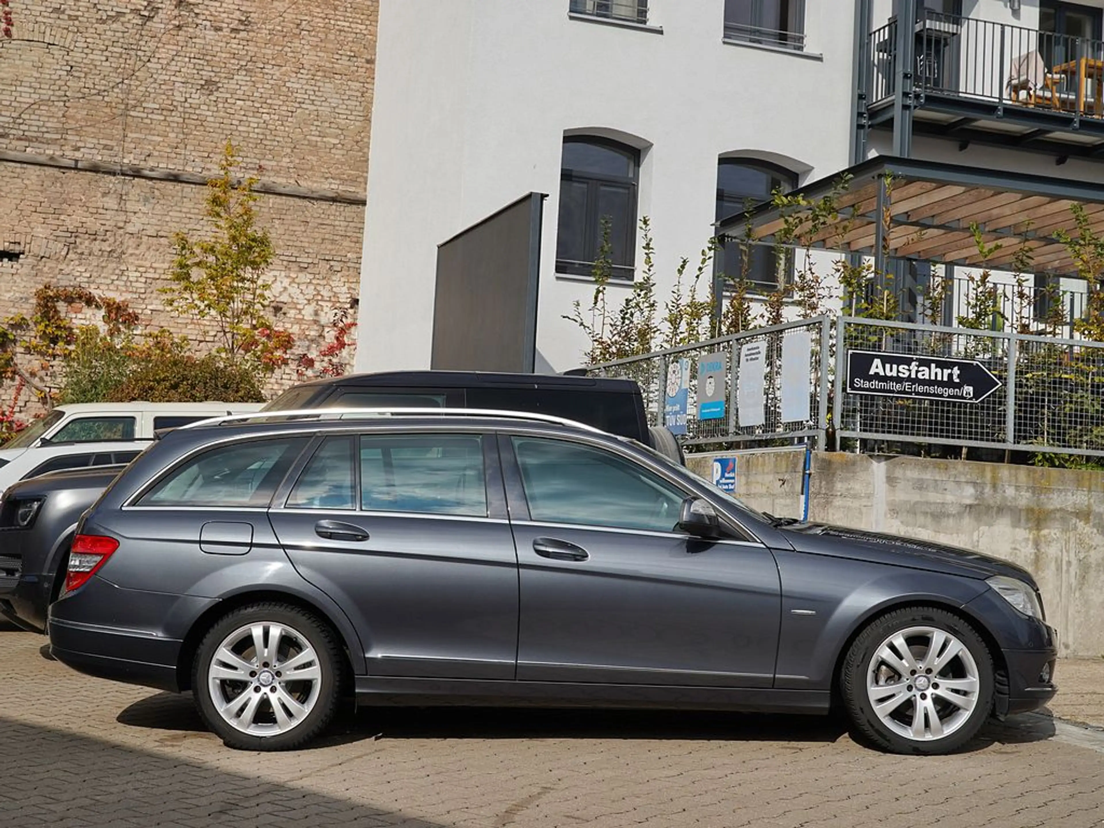 Mercedes-Benz C 220 AVANTGARDE | COMAND | BI-XENON | AHK | SHZ | PDC V+H | E-SITZE | KLIMAAUT. | OM646 — photo 2