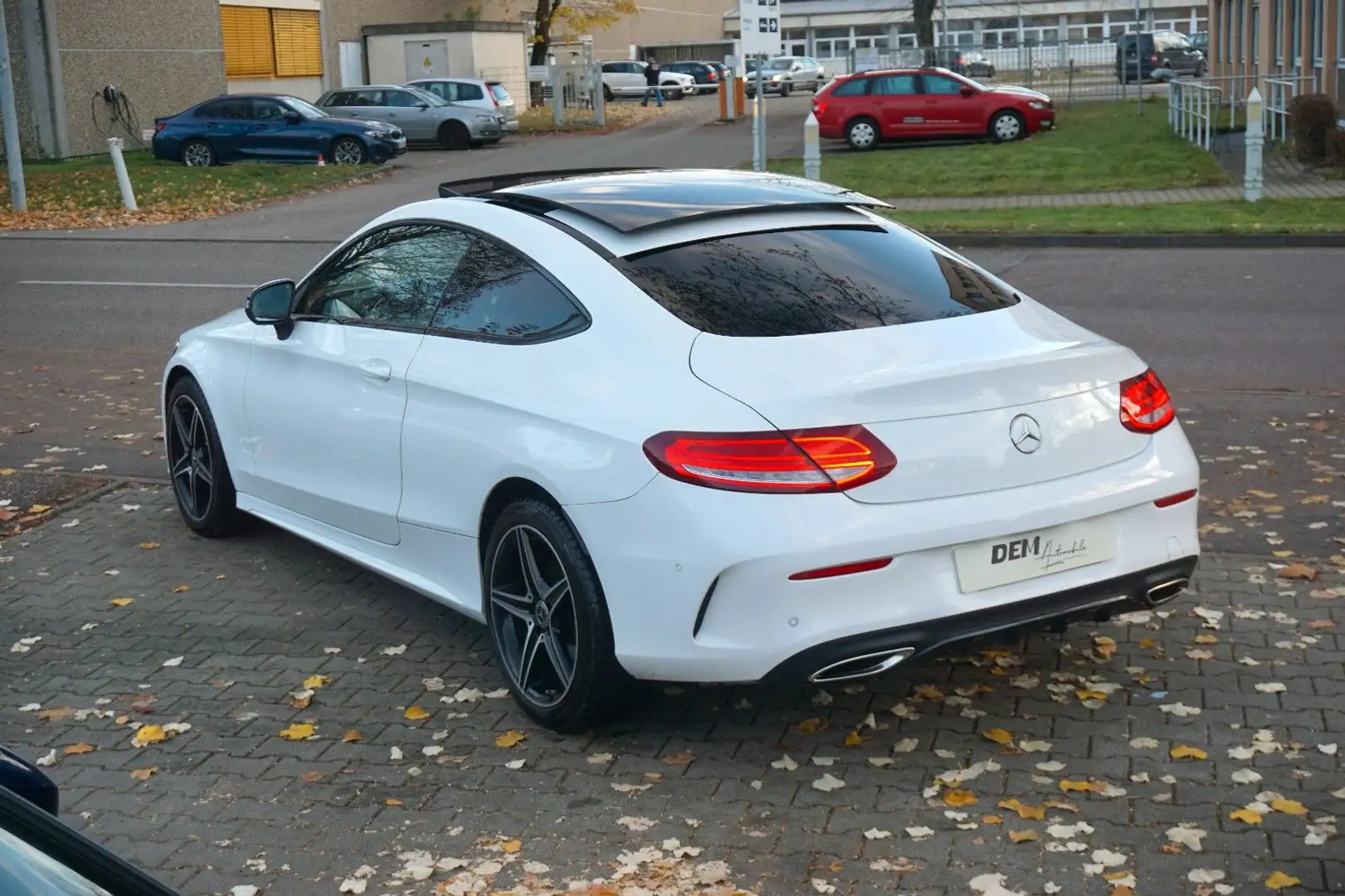 Mercedes-Benz C 300 / AMG - Paket / Pano. / R-Kamera / LED / Weiß - 2