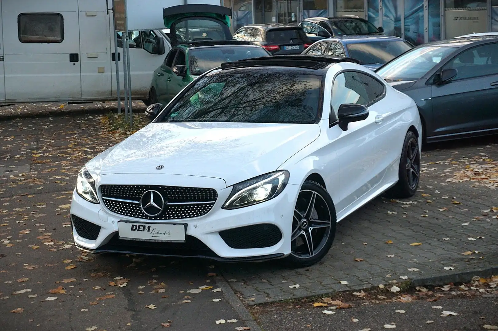 Mercedes-Benz C 300 / AMG - Paket / Pano. / R-Kamera / LED / Weiß - 1