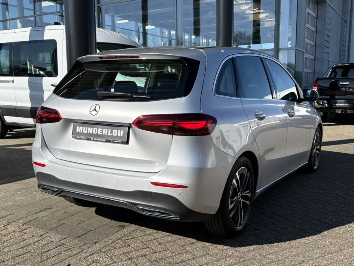 Mercedes-Benz B 200 d Progressive Line Advanced Plus+360° Zilver - 2