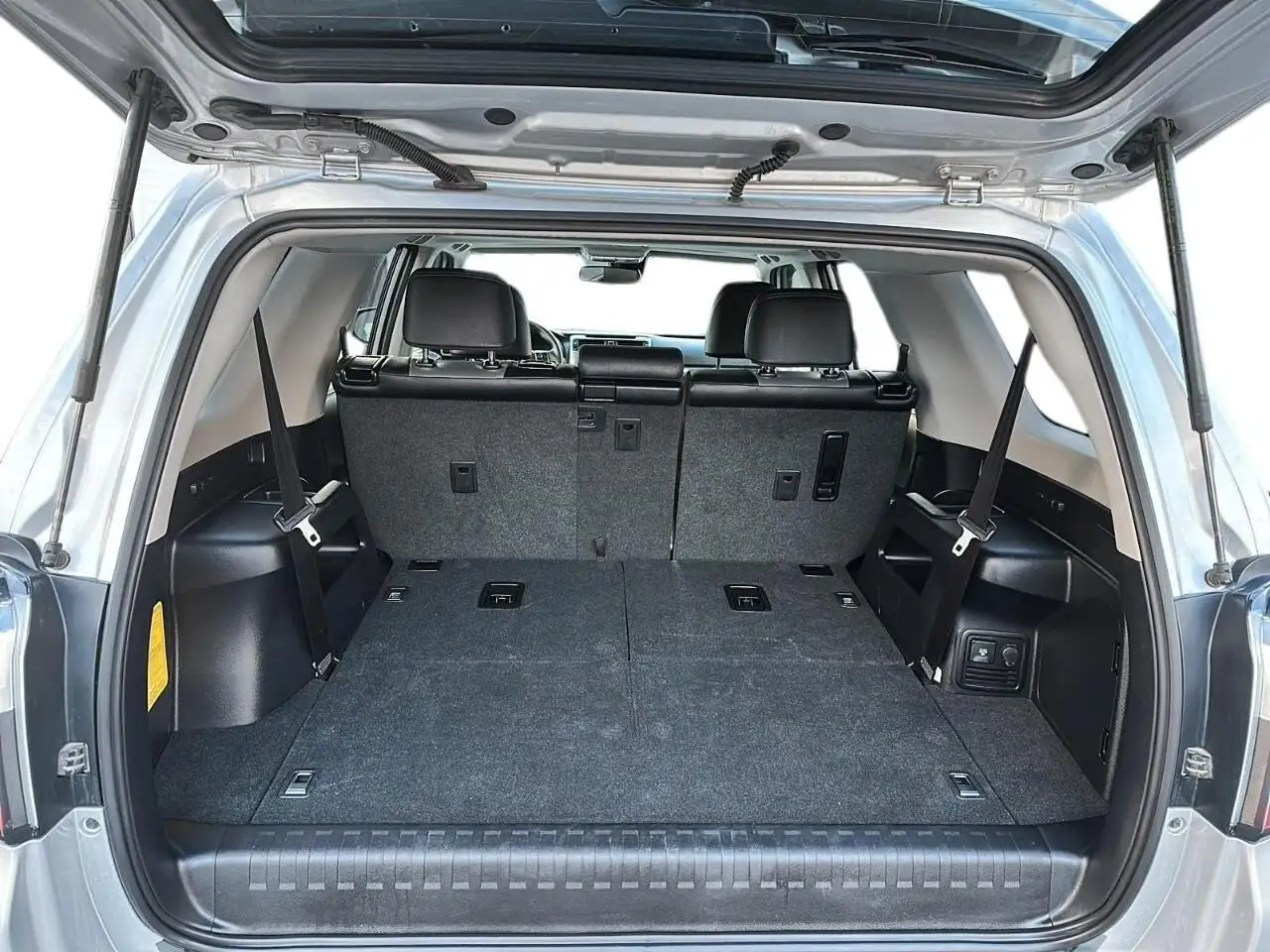Toyota 4-Runner снимка Toyota 4-Runner