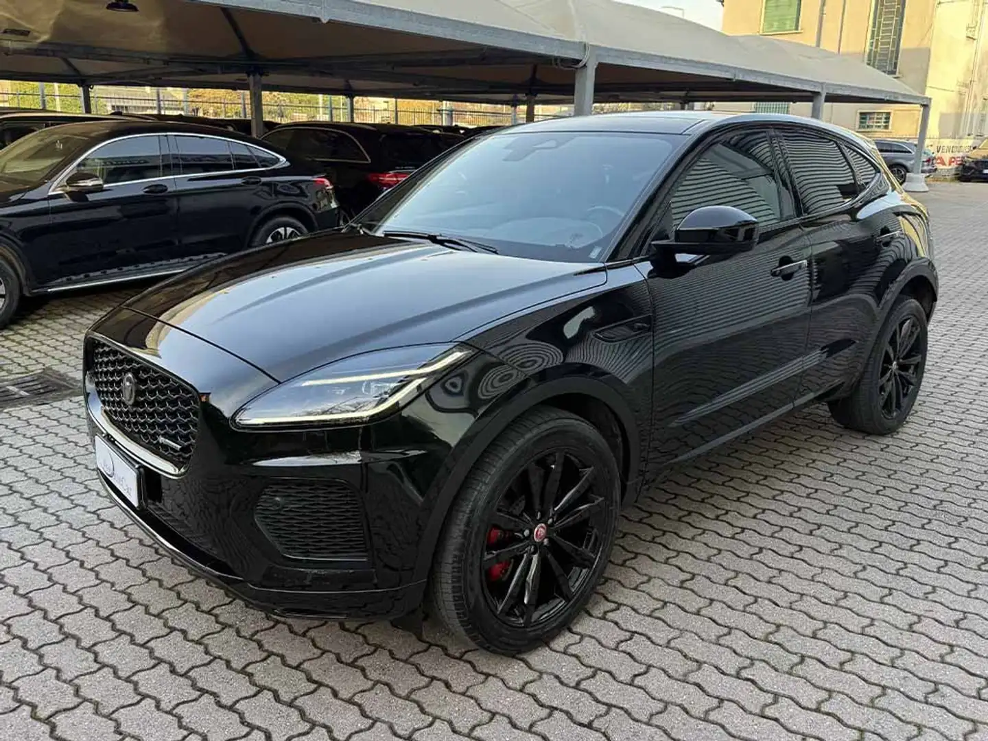 Jaguar E-Pace 2.0d i4 mhev R-Dynamic HSE Black awd TETTO IVA ESP Schwarz - 1