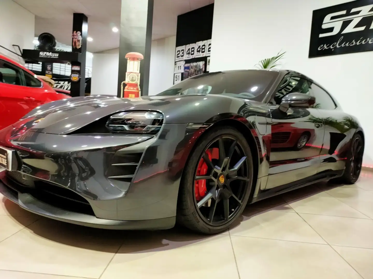 Porsche Taycan GTS Sport Turismo Grau - 1