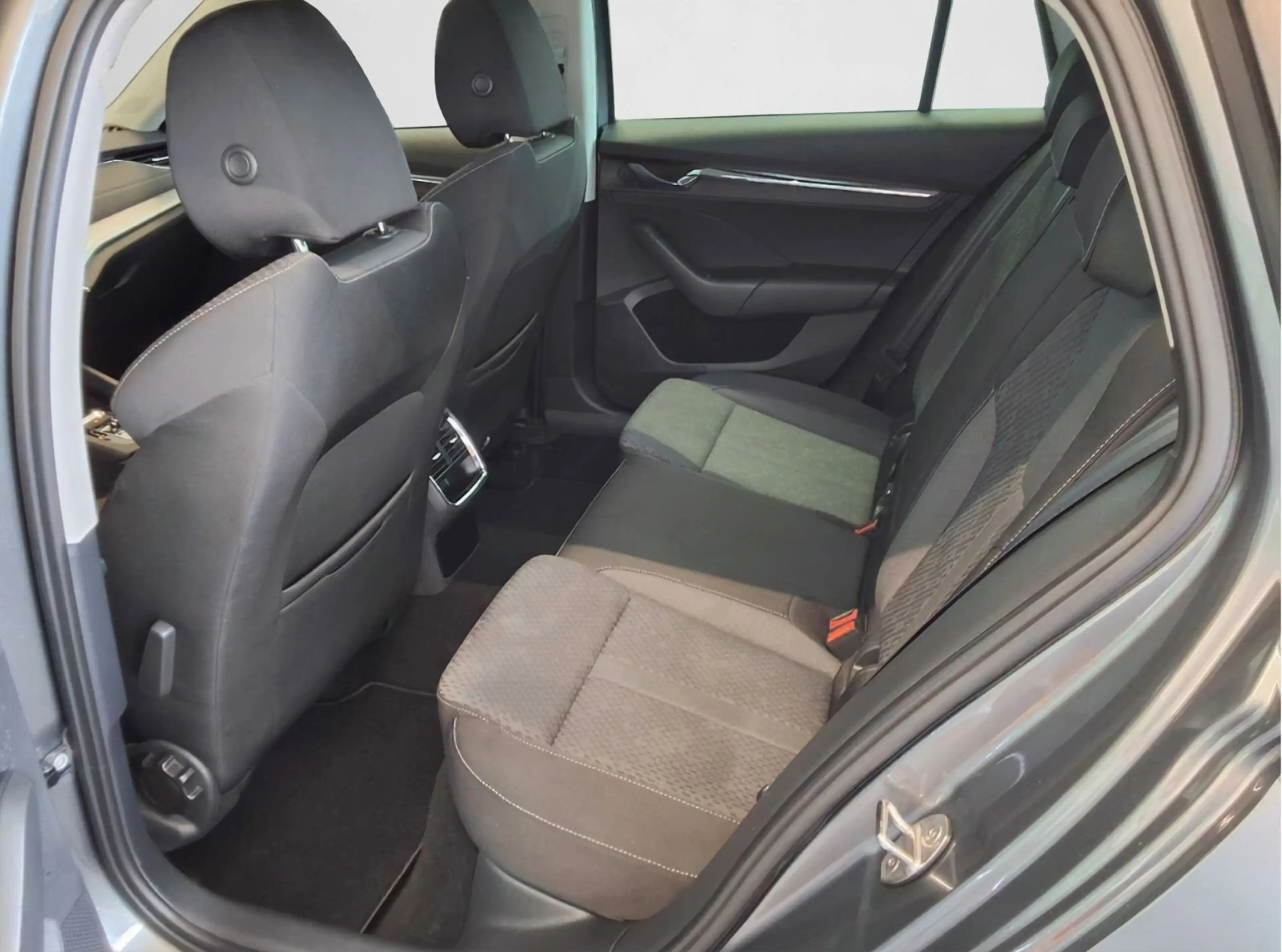 Skoda Octavia Combi 1.5 eTSI DSG Style LED NAVI ACC RF — photo 4