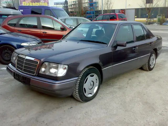 Mercedes-Benz E 250 D Automatik*AHK*SHD*1.Hand*