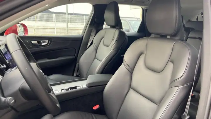Volvo XC60 2023, foto 10