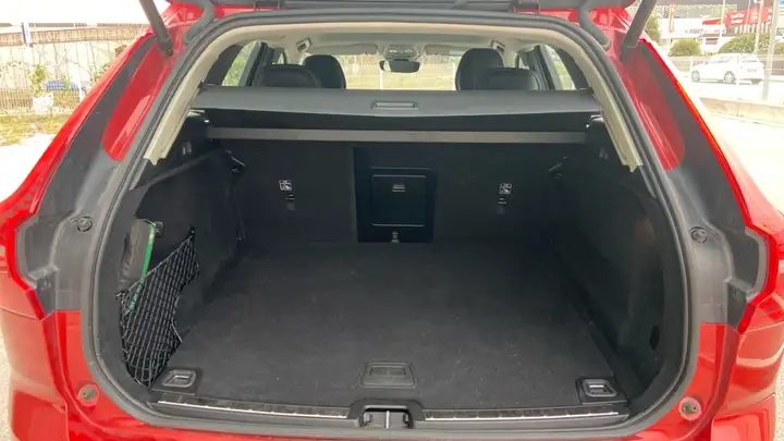 Volvo XC60 2023, foto 12
