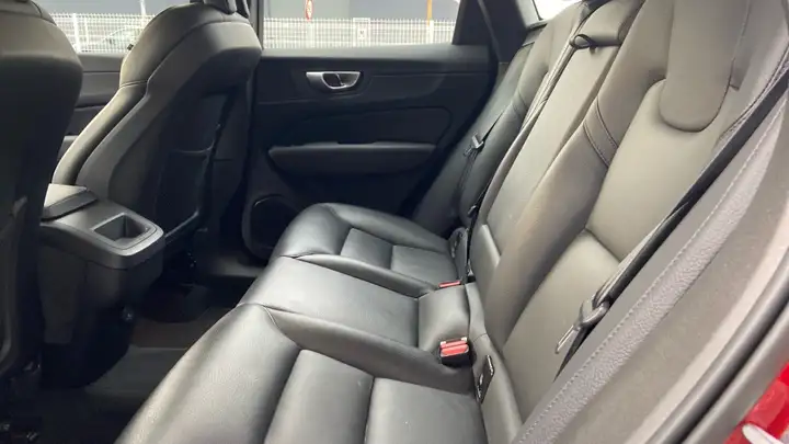 Volvo XC60 2023, foto 11