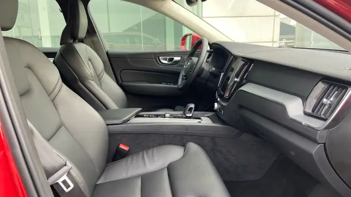 Volvo XC60 2023, foto 9