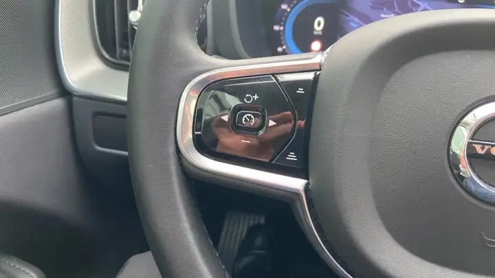 Volvo XC60 2023, foto 18