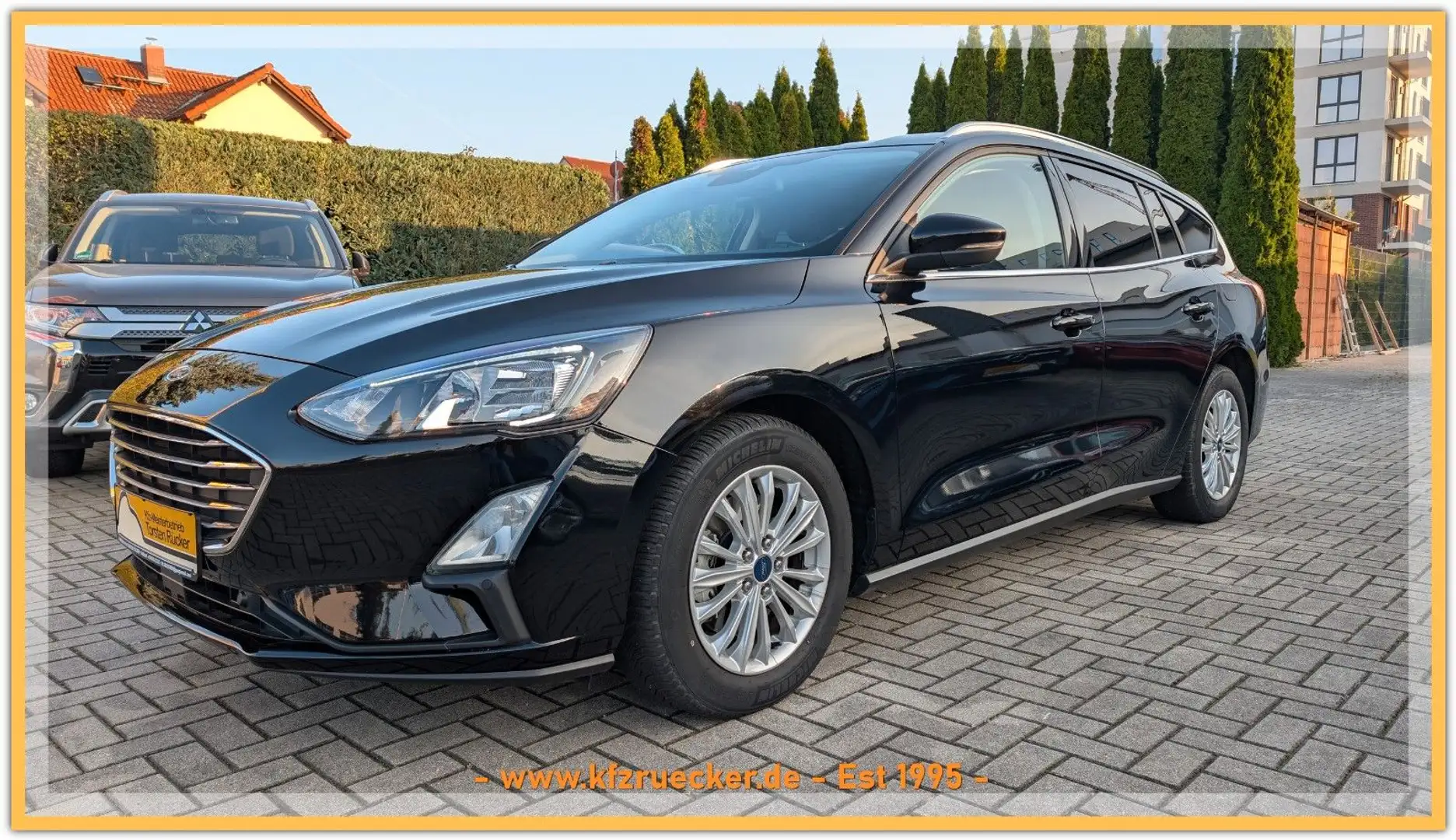 Ford Focus Turnier Titanium LED RFK AWR ACC AHK 1.HA Schwarz - 1