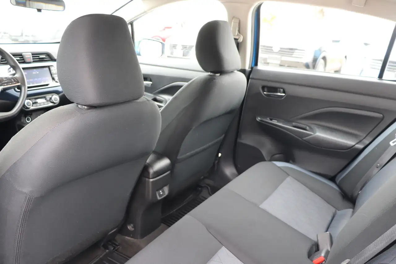 Nissan Versa снимка Nissan Versa