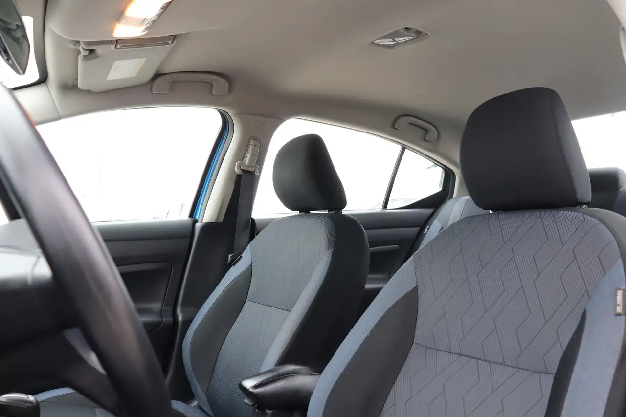 Nissan Versa снимка Nissan Versa