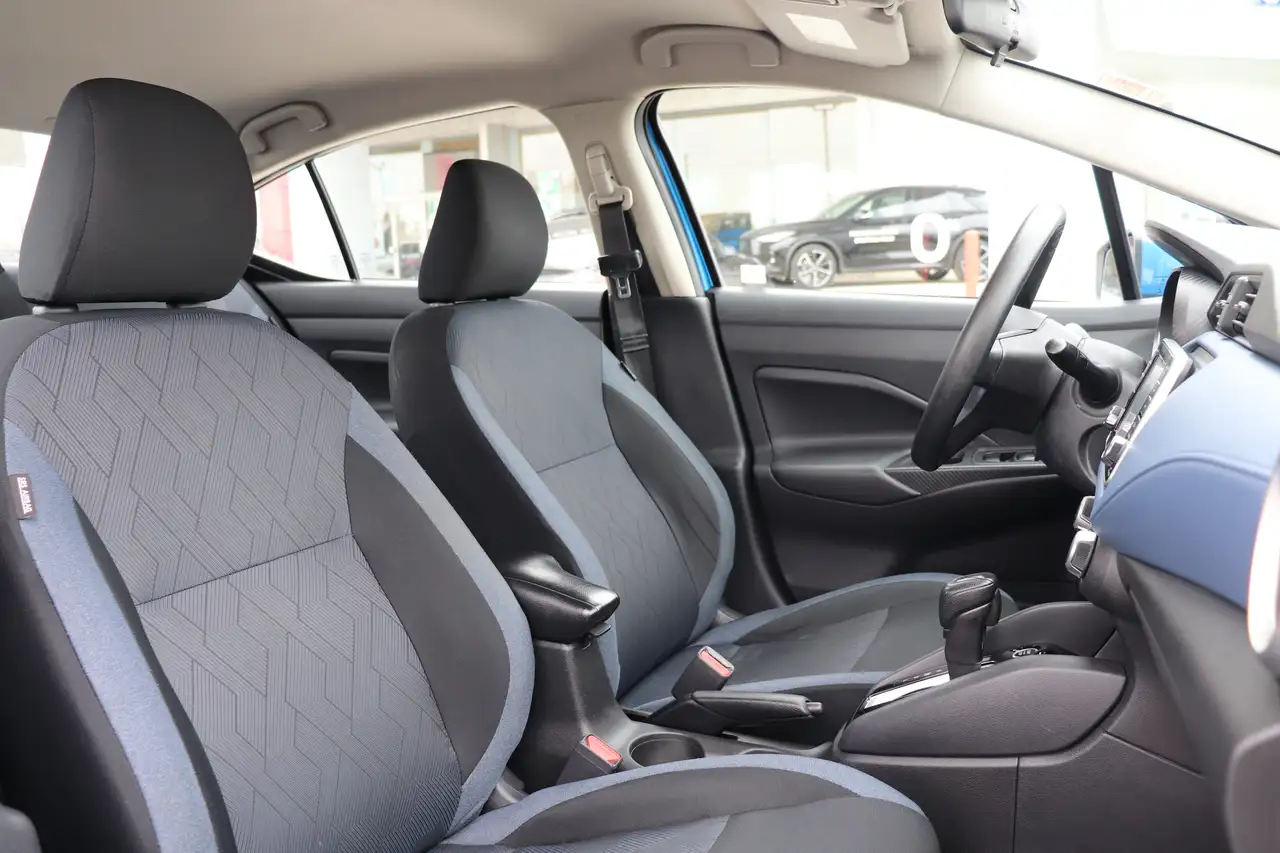 Nissan Versa снимка Nissan Versa