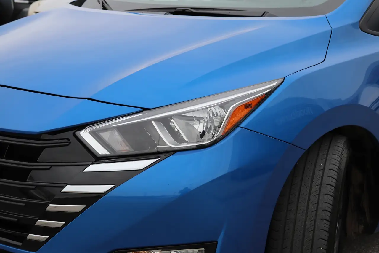 Nissan Versa снимка Nissan Versa