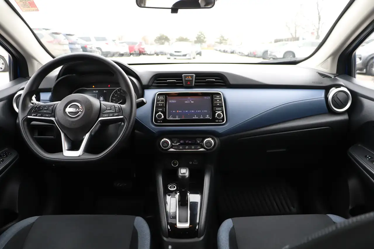 Nissan Versa снимка Nissan Versa