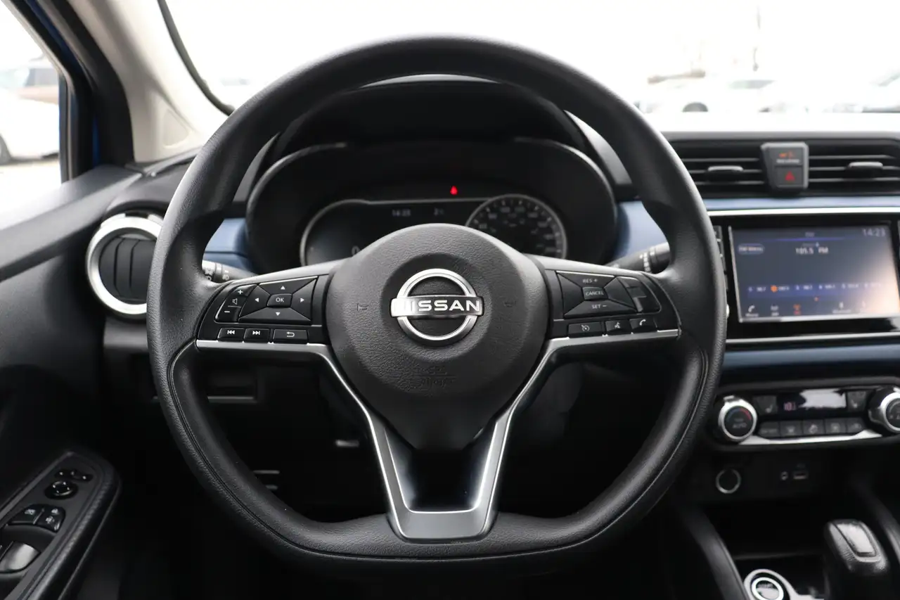 Nissan Versa снимка Nissan Versa