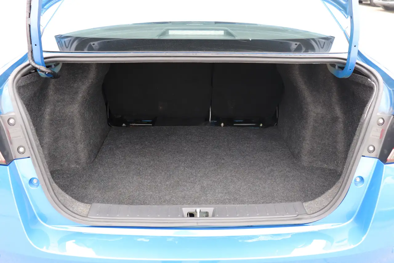 Nissan Versa снимка Nissan Versa