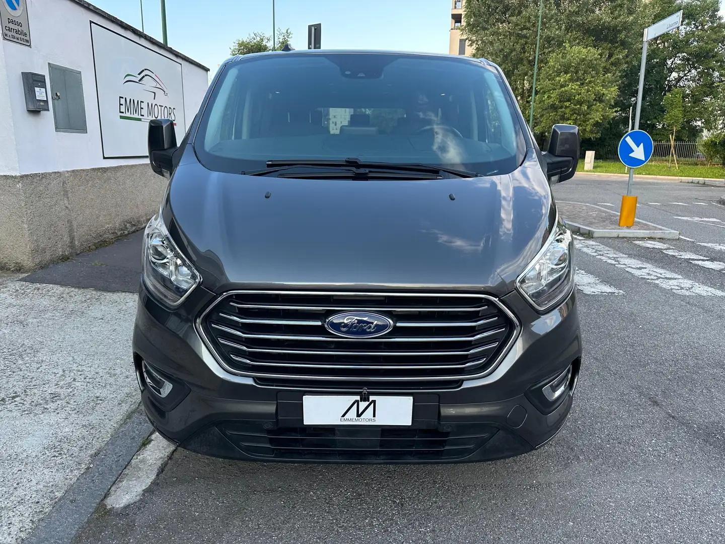 Ford Tourneo Custom 320 L2H1 MHEV 130cv Titanium - NAVI/CAMERA/LED/PDC Gris - 2
