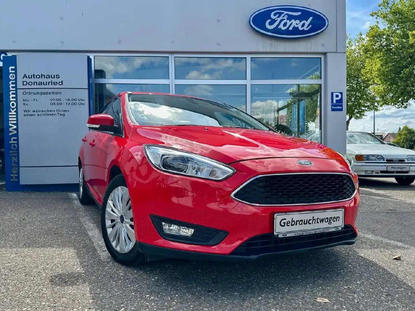 Ford Focus Lim. Trend Aut. Червоний - 1