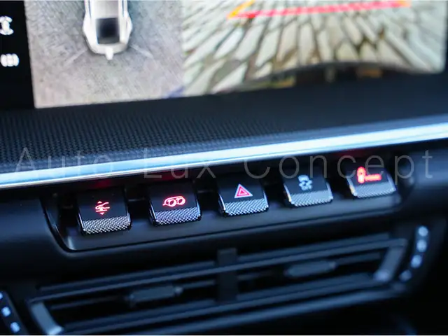 Porsche 911 view 14