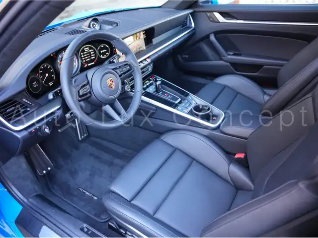 Porsche 911 view 5