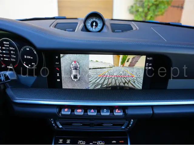 Porsche 911 view 13