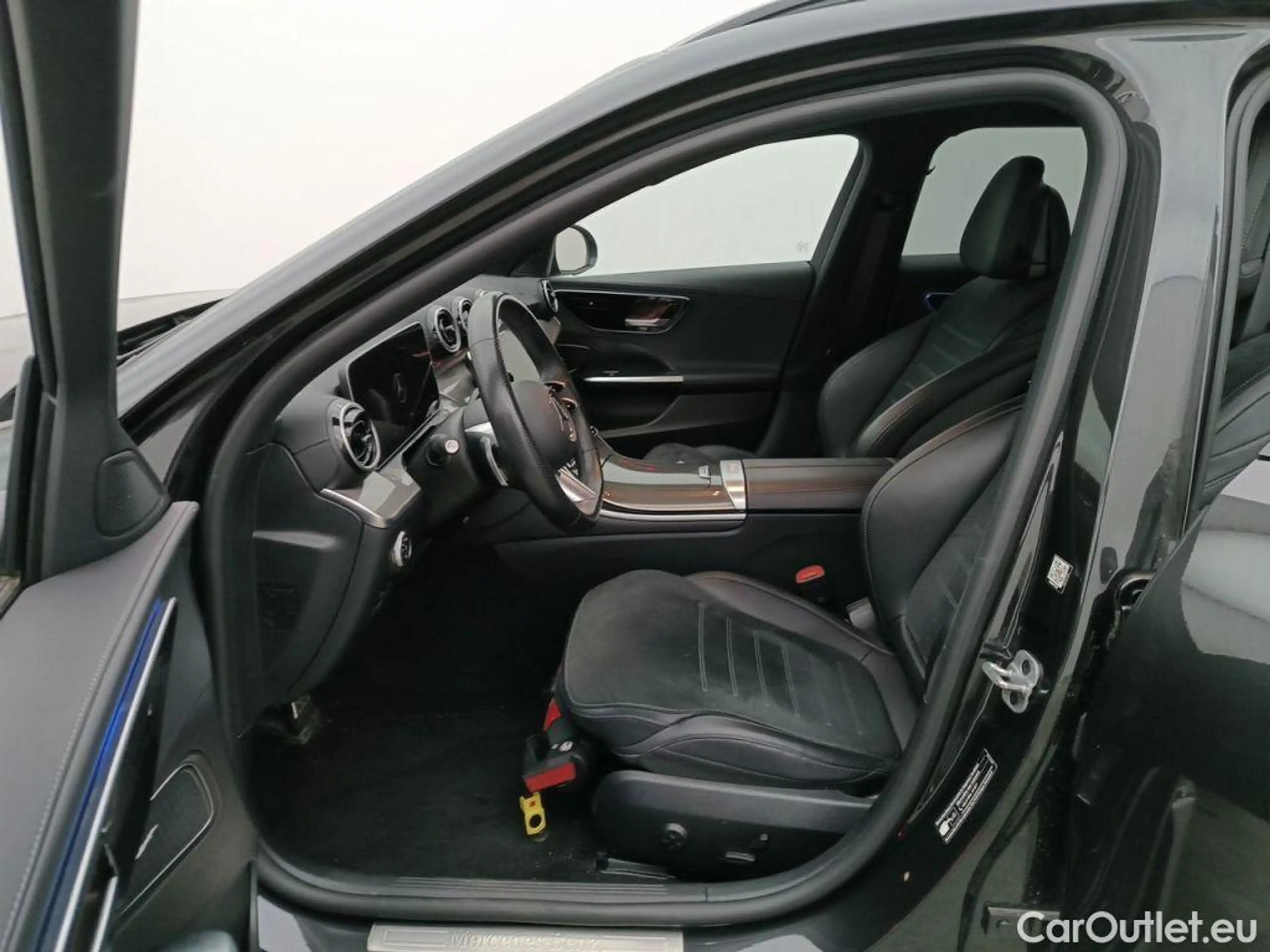 Mercedes-Benz C 300 C 300 e PHEV AMG Line — photo 3