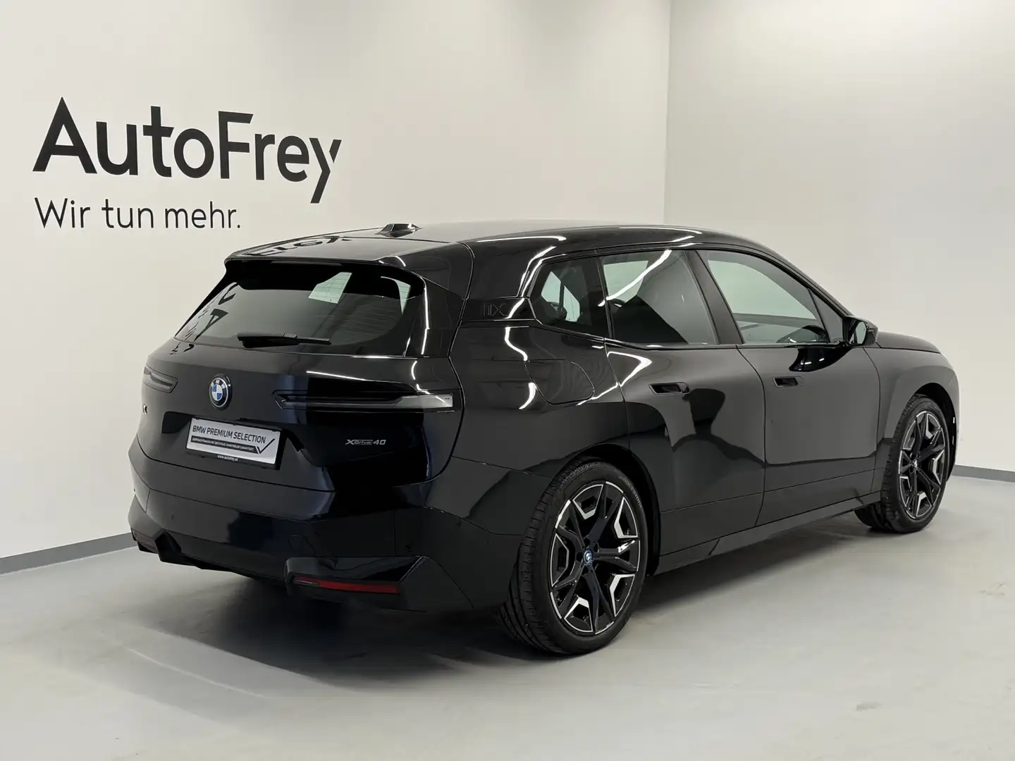 BMW iX iX xDrive40 Schwarz - 2