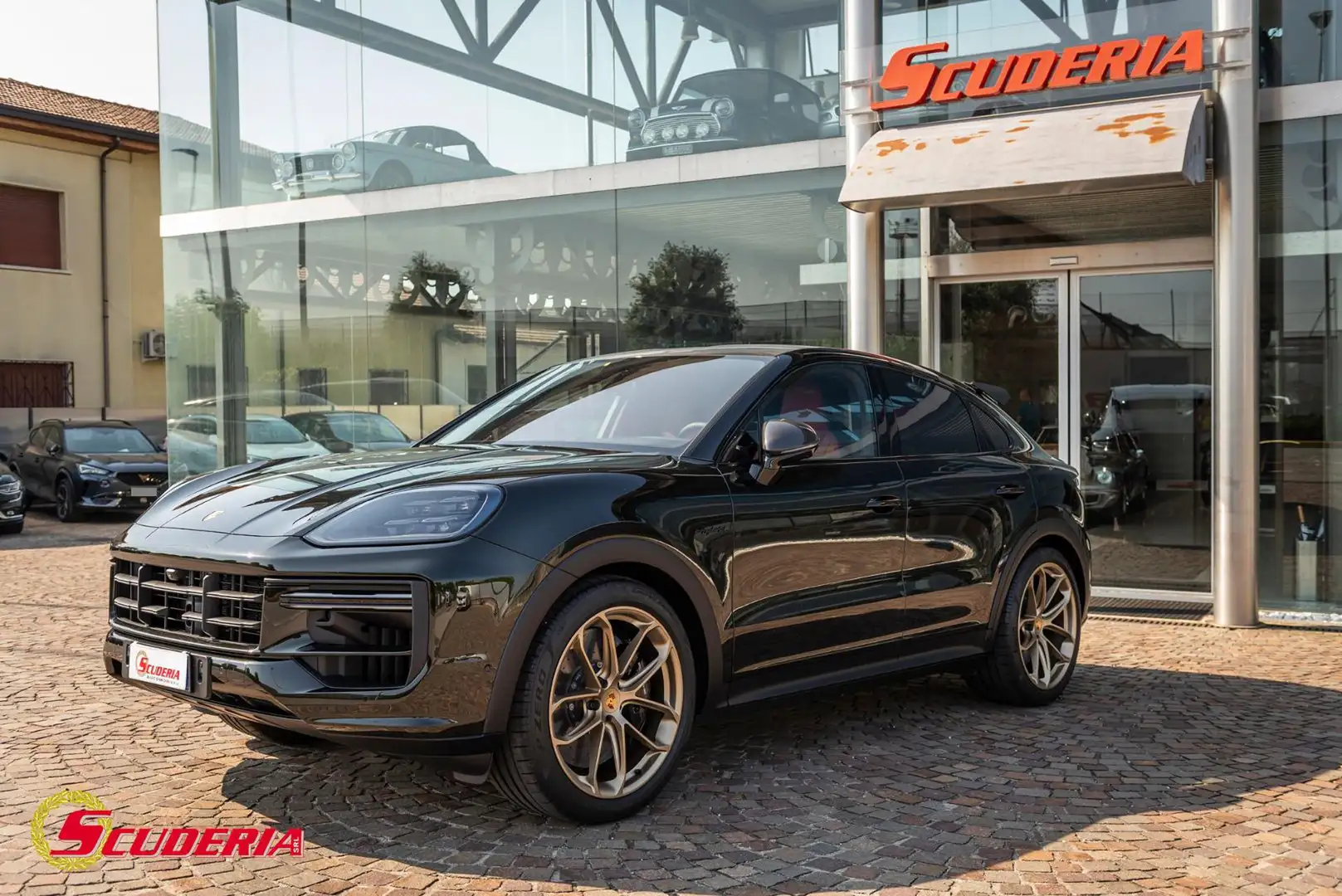 Porsche Cayenne Coupé 4.0 V8 Turbo E-Hybrid GT Pack - CARBO- R22 Grün - 2