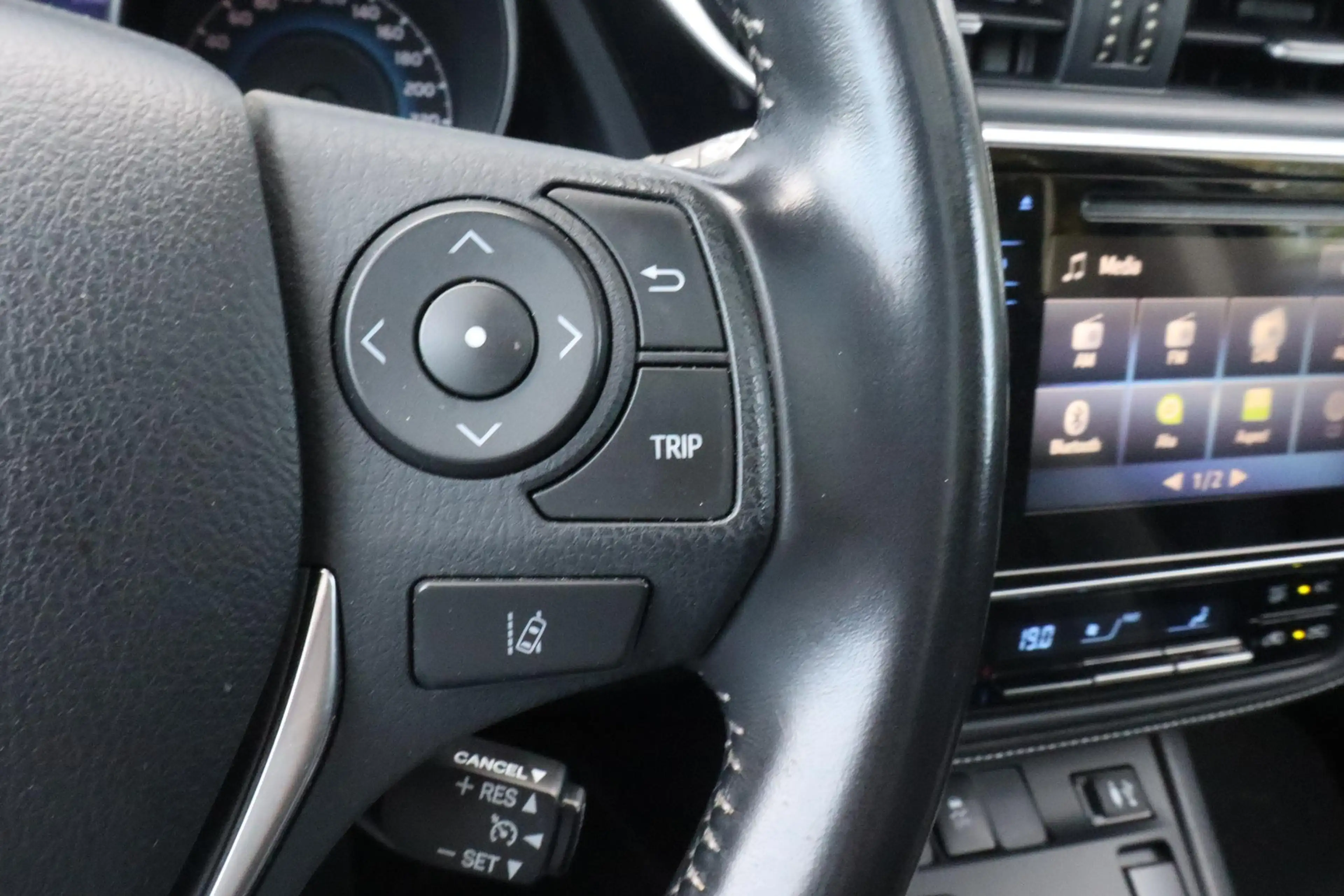 Toyota Auris Touring Sports 1.8 Hybrid Trend | Cruise control | — photo 15
