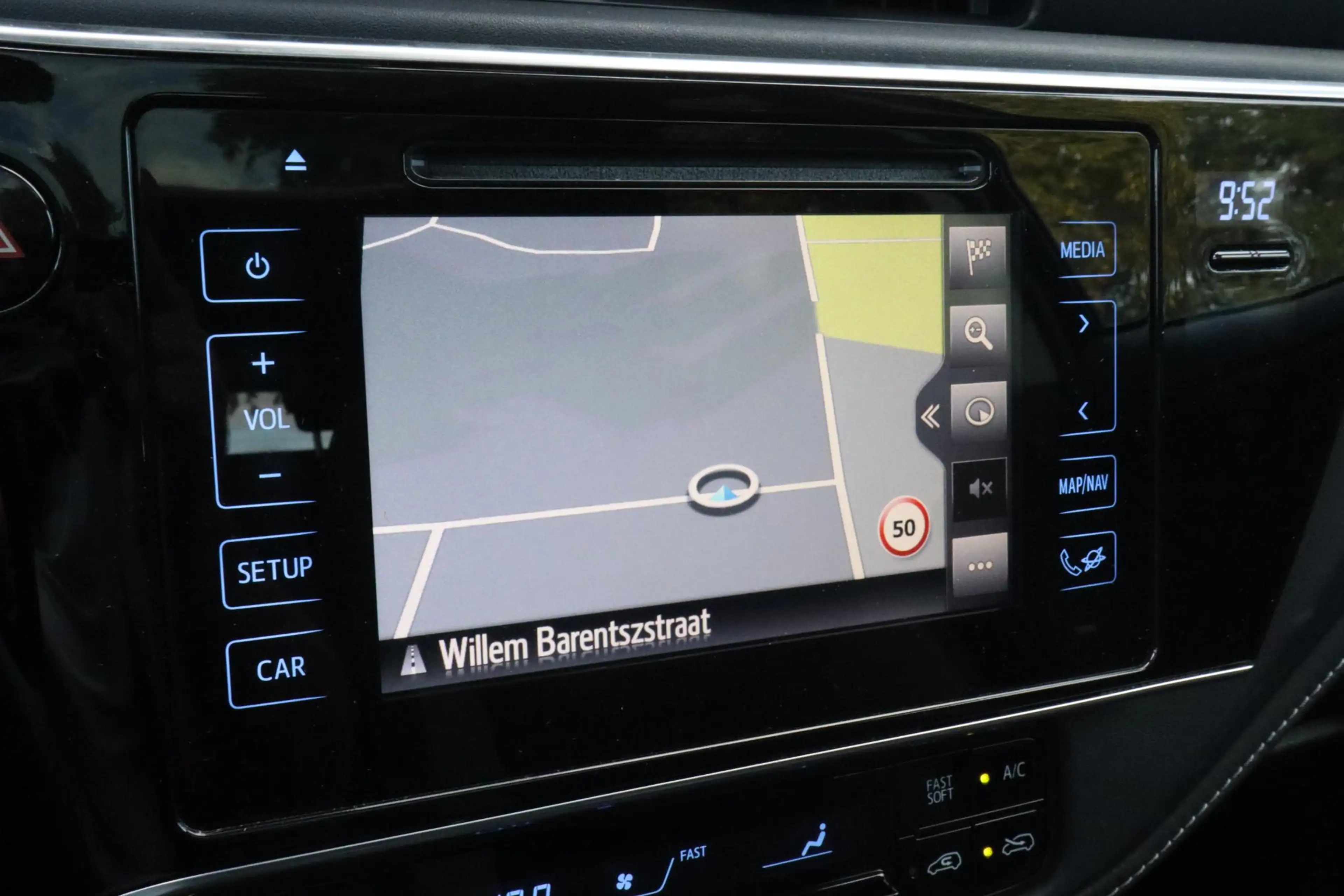 Toyota Auris Touring Sports 1.8 Hybrid Trend | Cruise control | — photo 6
