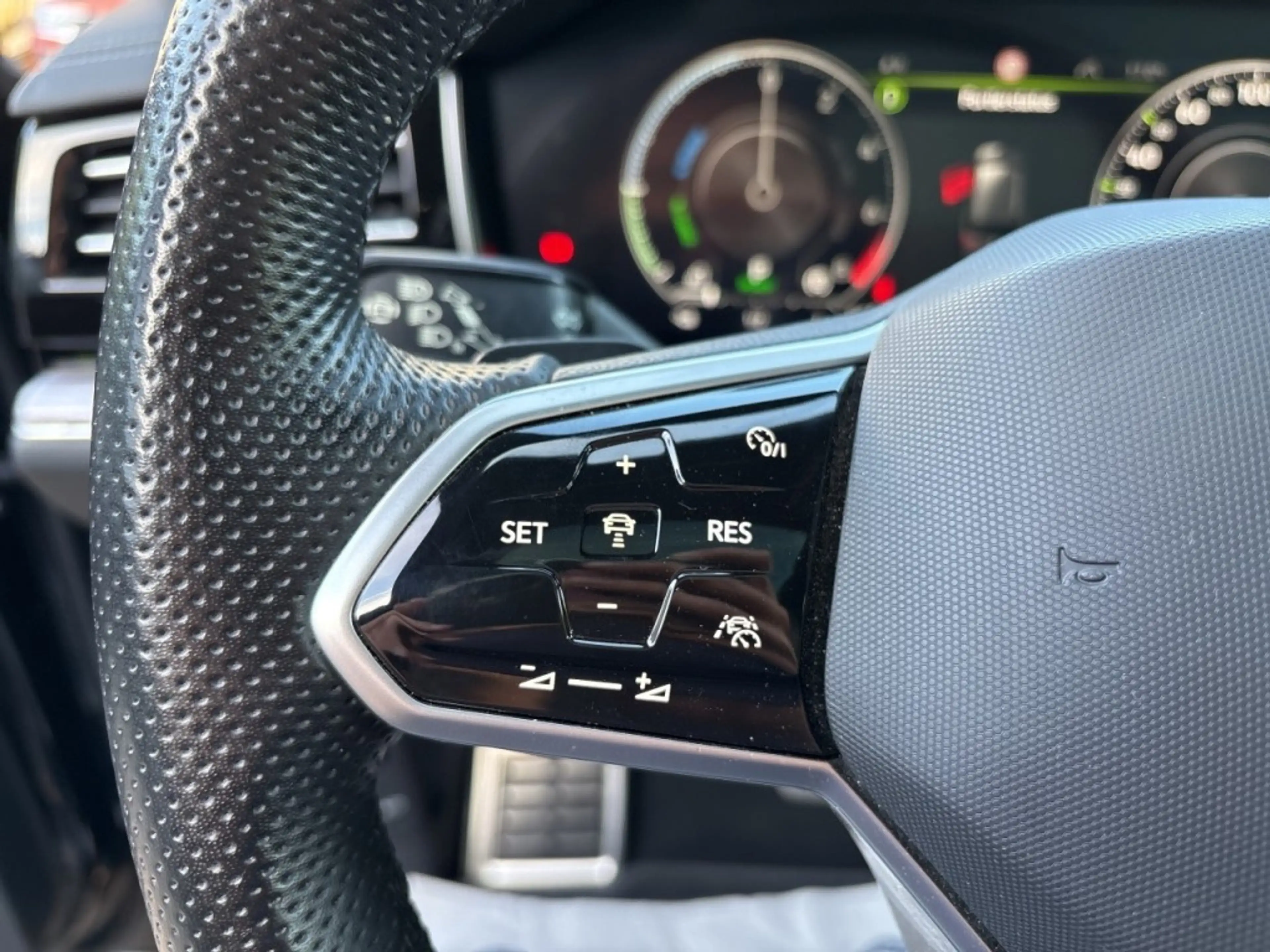 Volkswagen Touareg 3.0 TSI R EHYBRID 4MOTION PANO-DAK/360CAMERA/TREKH — photo 20