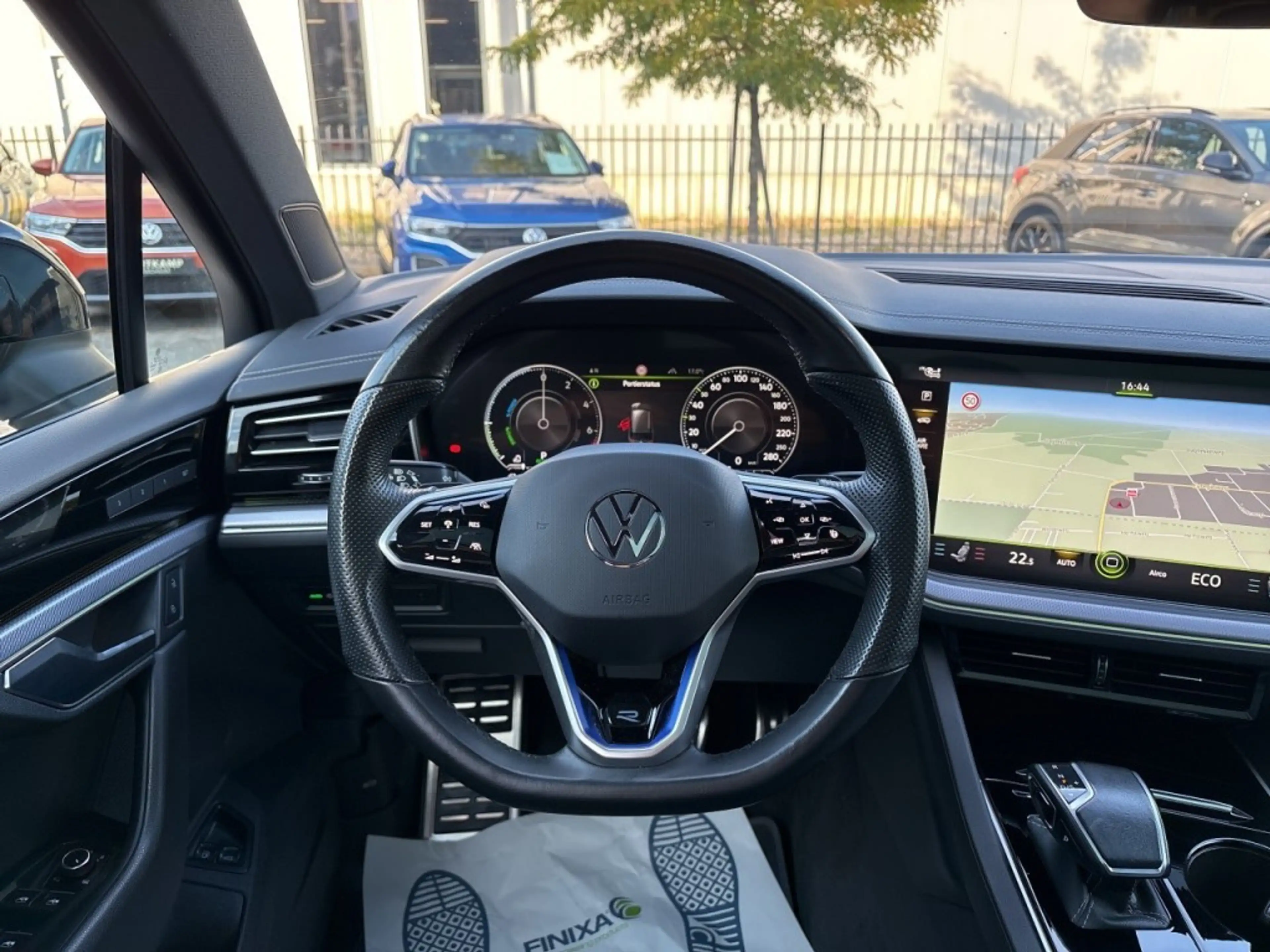 Volkswagen Touareg 3.0 TSI R EHYBRID 4MOTION PANO-DAK/360CAMERA/TREKH — photo 13