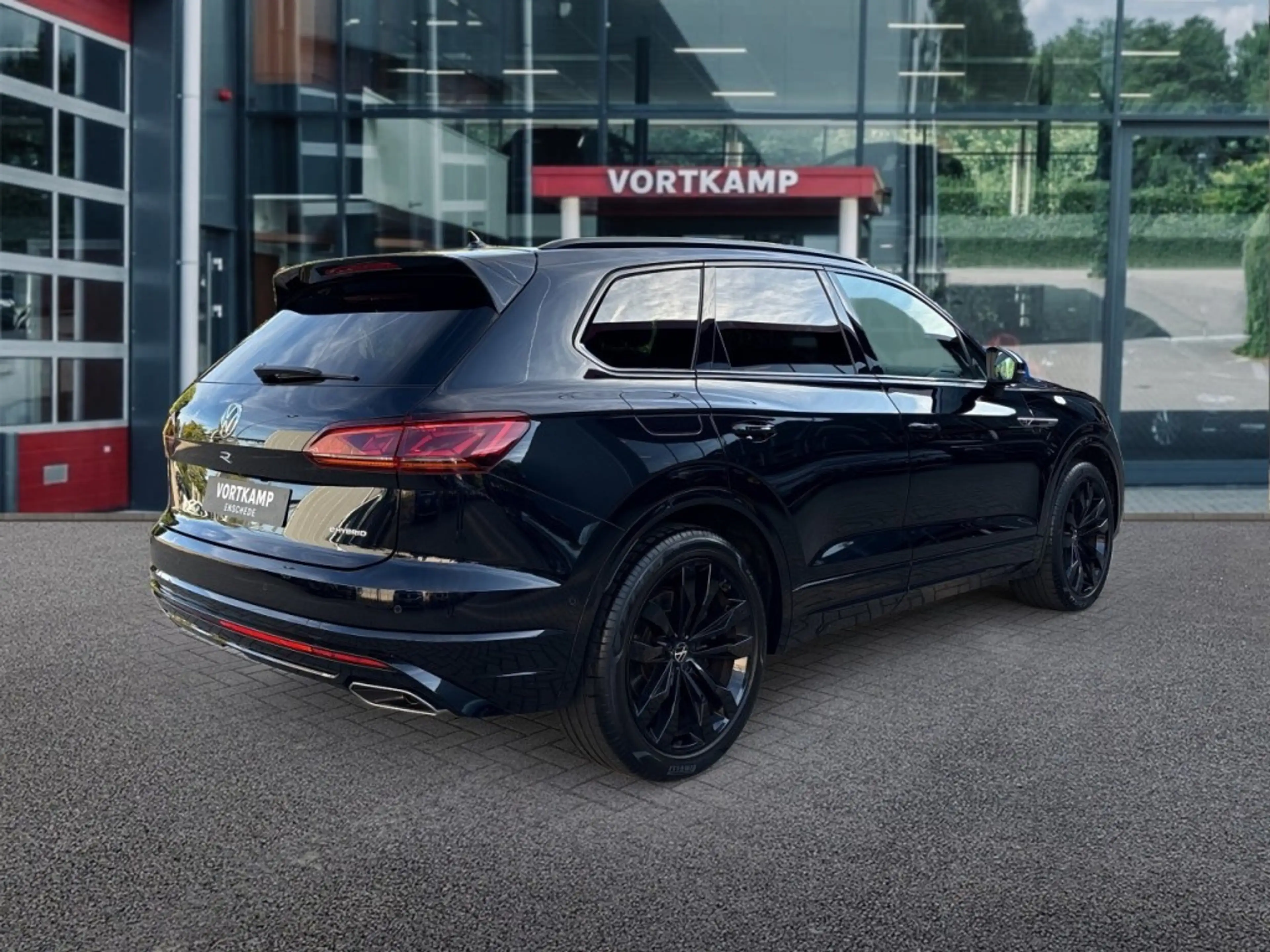 Volkswagen Touareg 3.0 TSI R EHYBRID 4MOTION PANO-DAK/360CAMERA/TREKH — photo 5