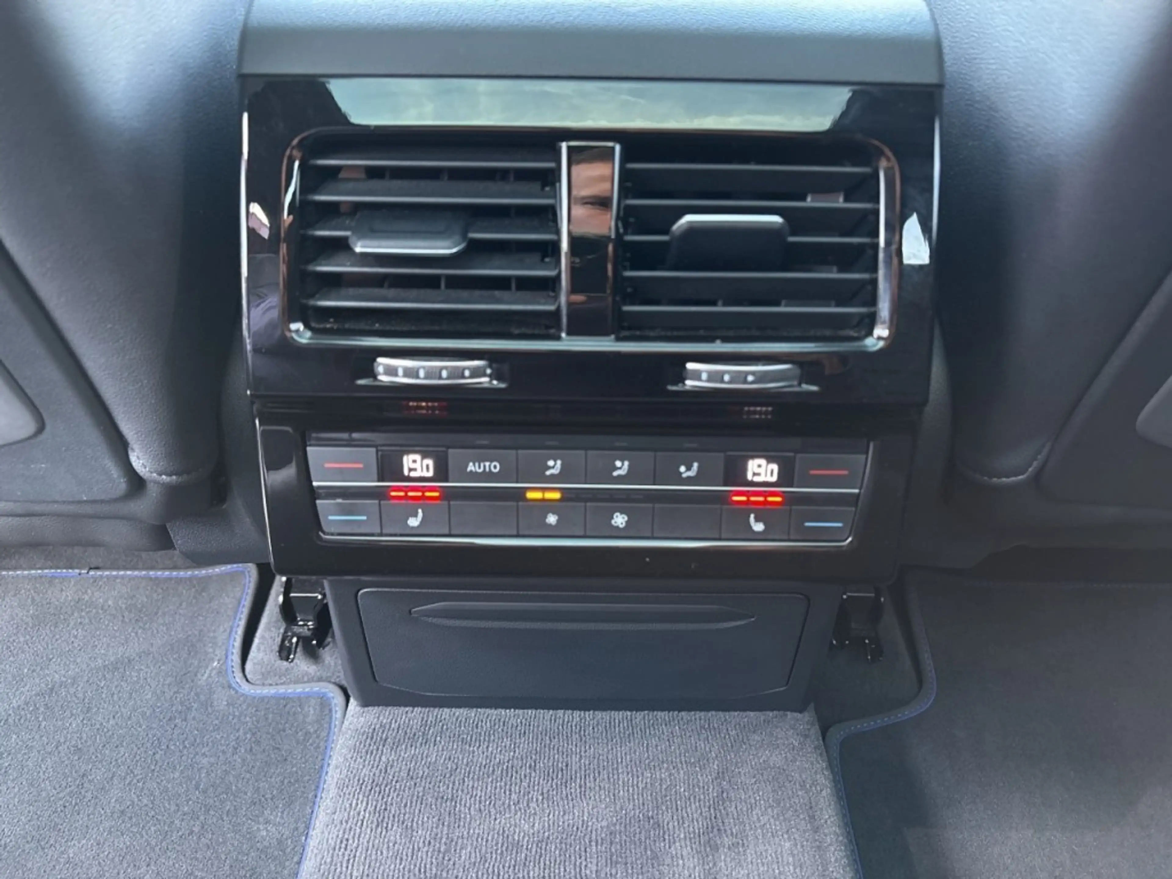 Volkswagen Touareg 3.0 TSI R EHYBRID 4MOTION PANO-DAK/360CAMERA/TREKH — photo 17