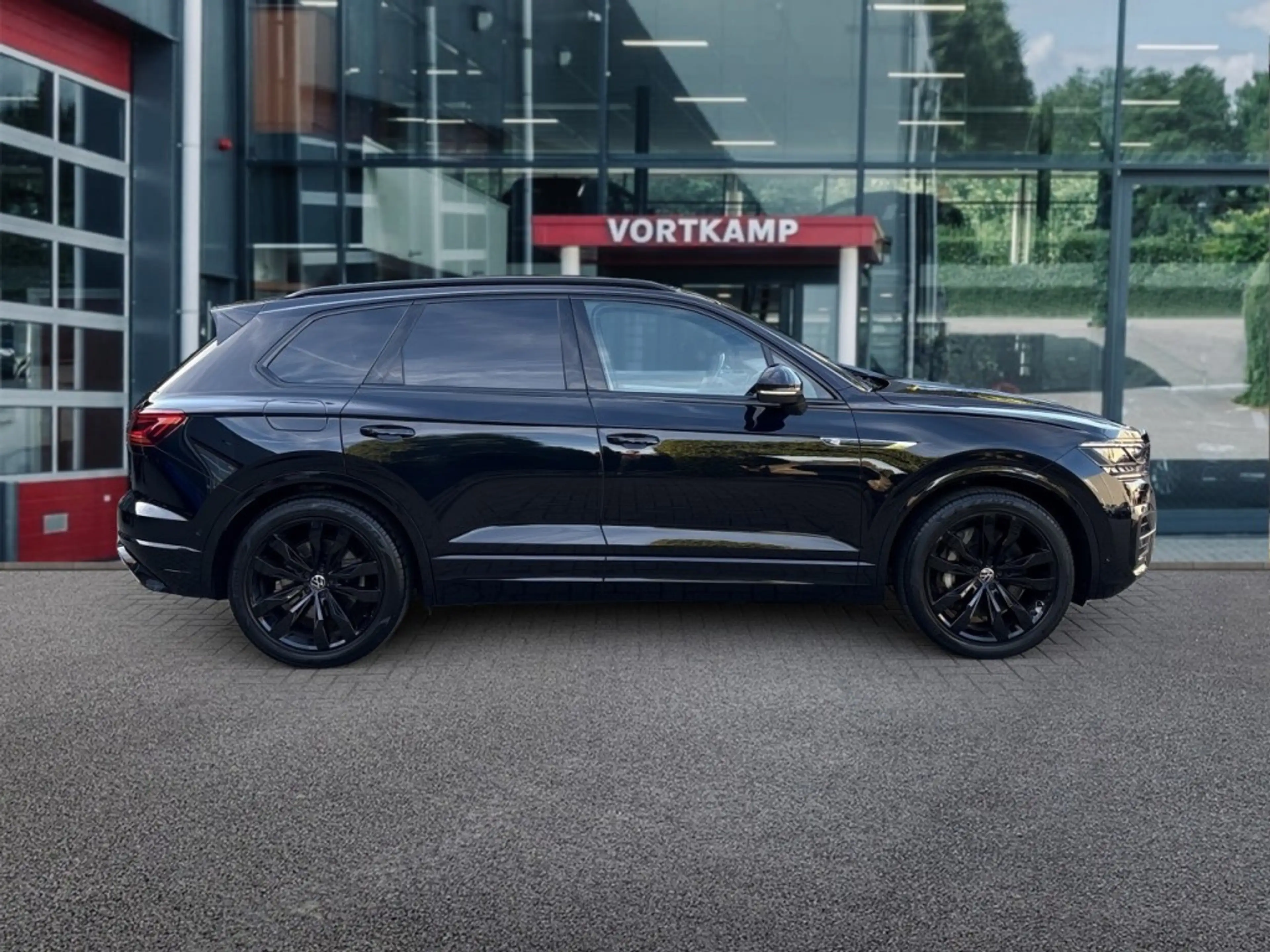 Volkswagen Touareg 3.0 TSI R EHYBRID 4MOTION PANO-DAK/360CAMERA/TREKH — photo 4