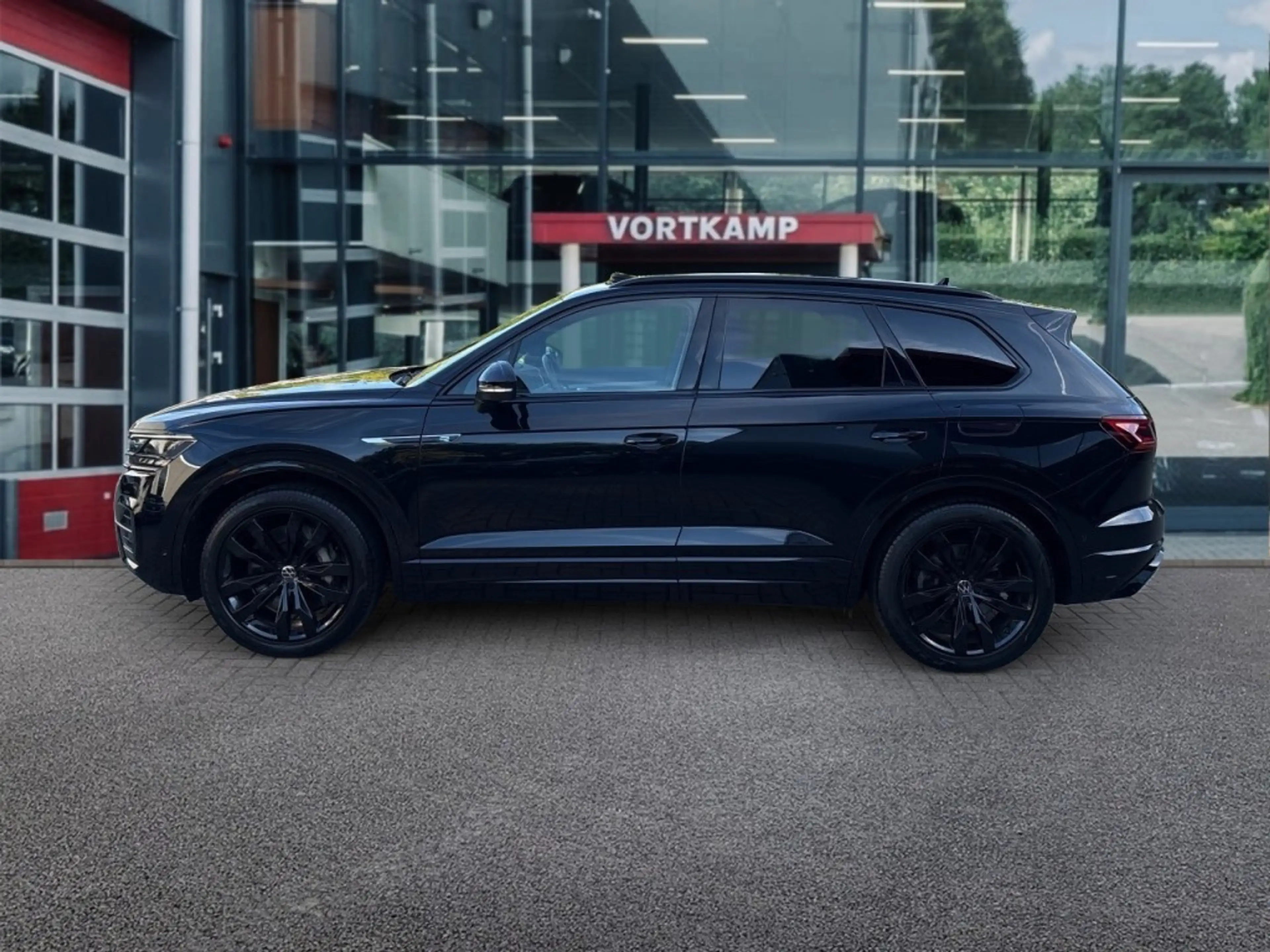 Volkswagen Touareg 3.0 TSI R EHYBRID 4MOTION PANO-DAK/360CAMERA/TREKH — photo 8