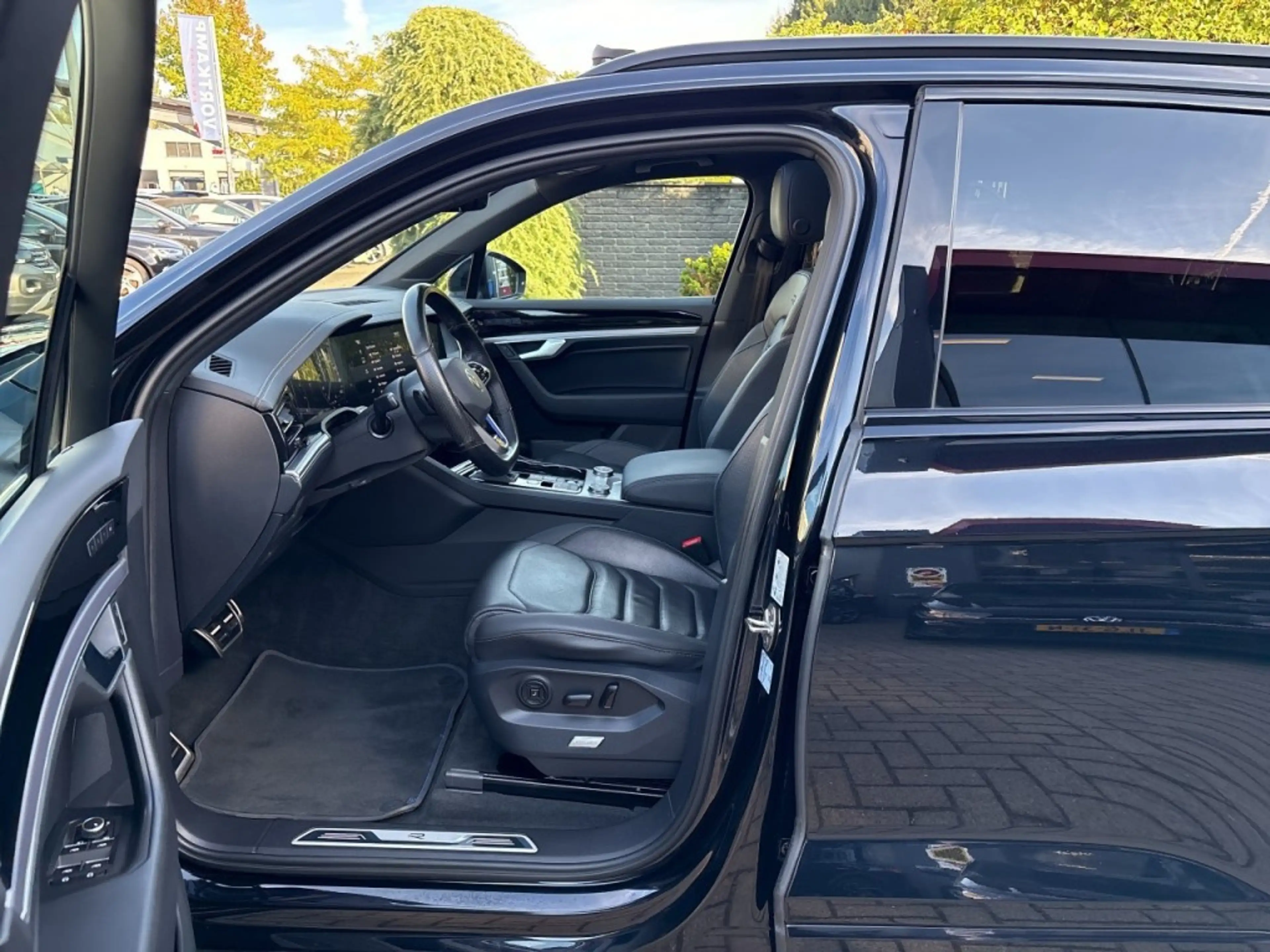 Volkswagen Touareg 3.0 TSI R EHYBRID 4MOTION PANO-DAK/360CAMERA/TREKH — photo 11