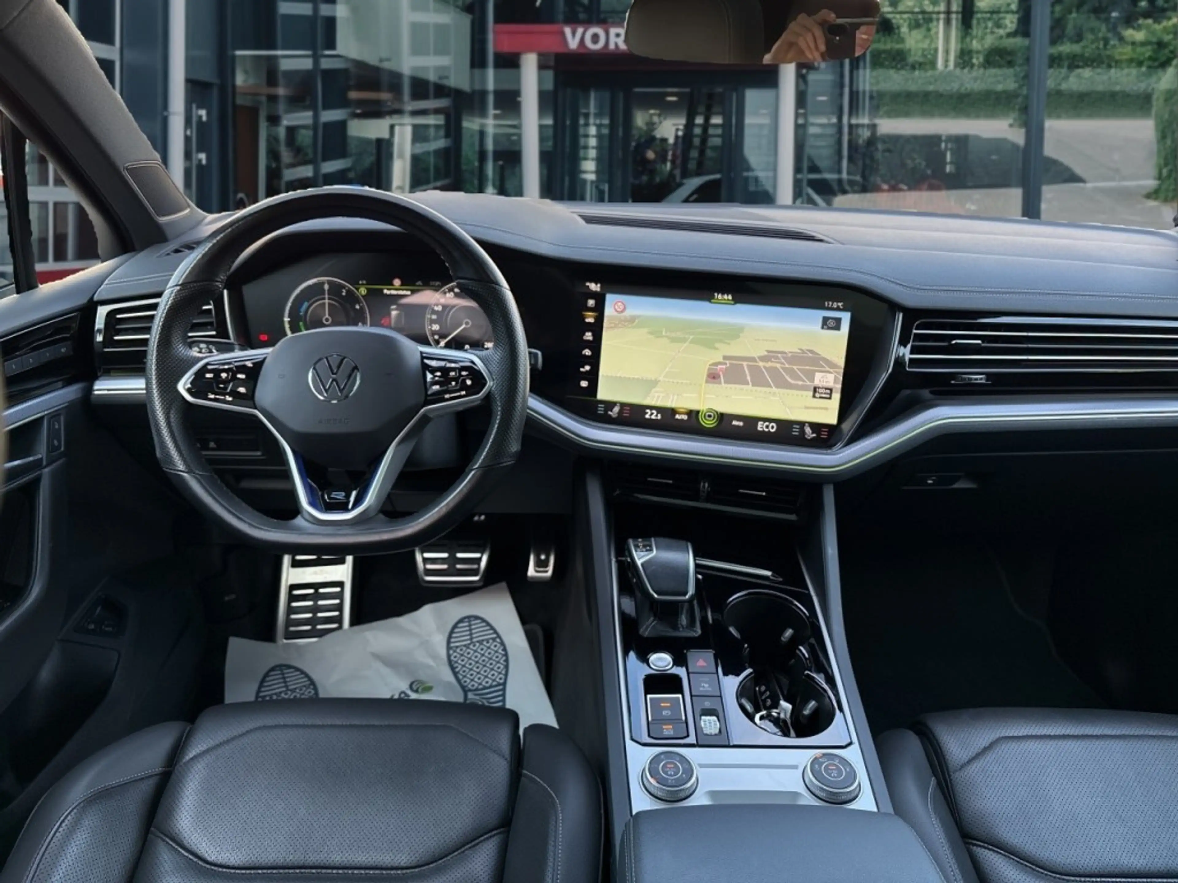 Volkswagen Touareg 3.0 TSI R EHYBRID 4MOTION PANO-DAK/360CAMERA/TREKH — photo 14