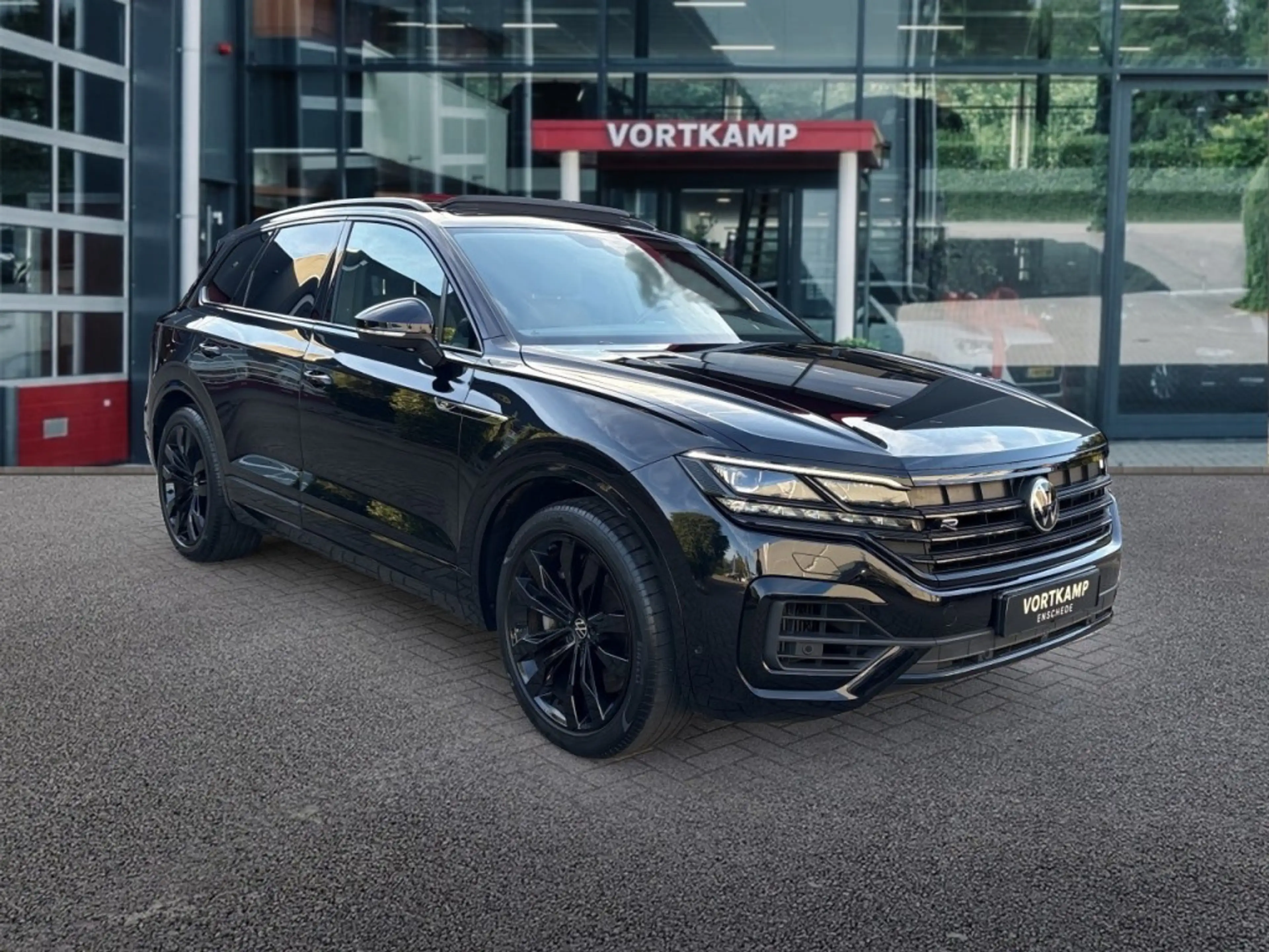 Volkswagen Touareg 3.0 TSI R EHYBRID 4MOTION PANO-DAK/360CAMERA/TREKH — photo 3