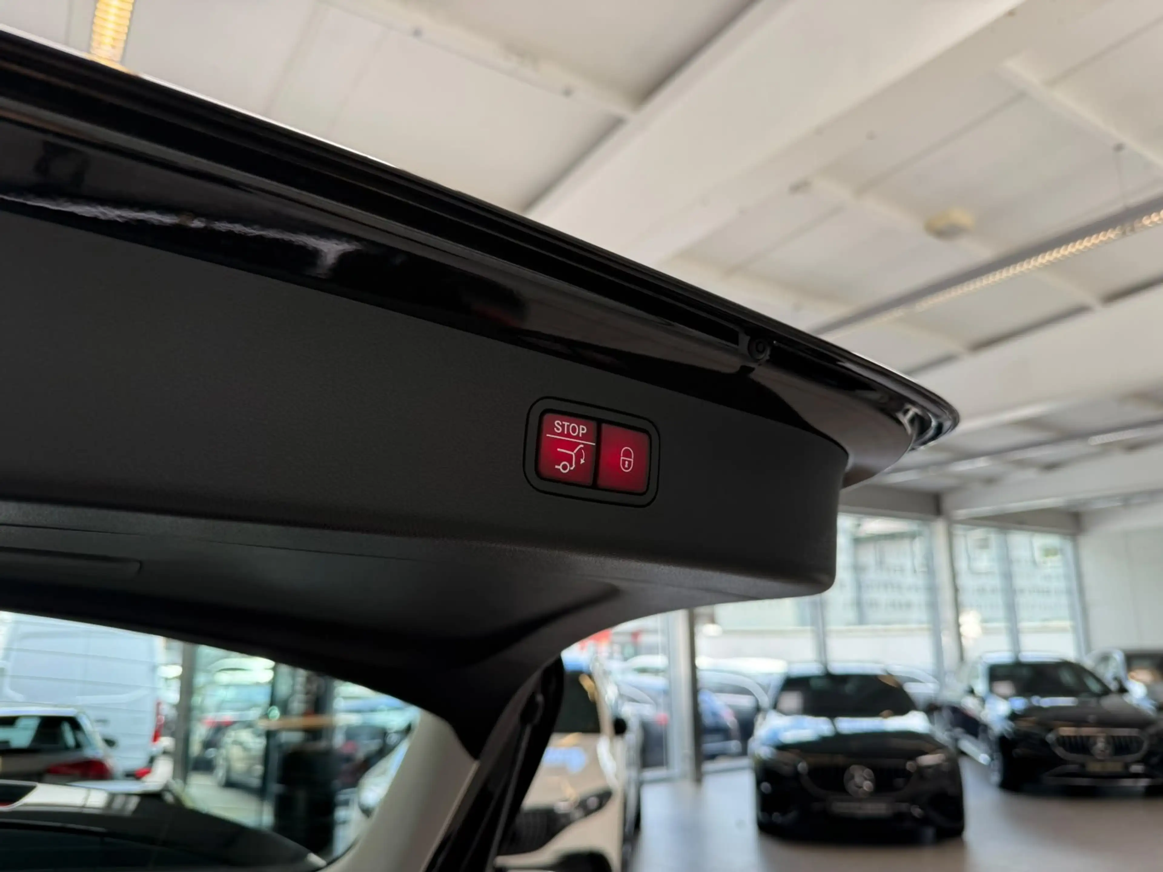 Mercedes-Benz E 220 d T Avantgarde DISTR+PANO+AHK+KEYLESS+LED — photo 15