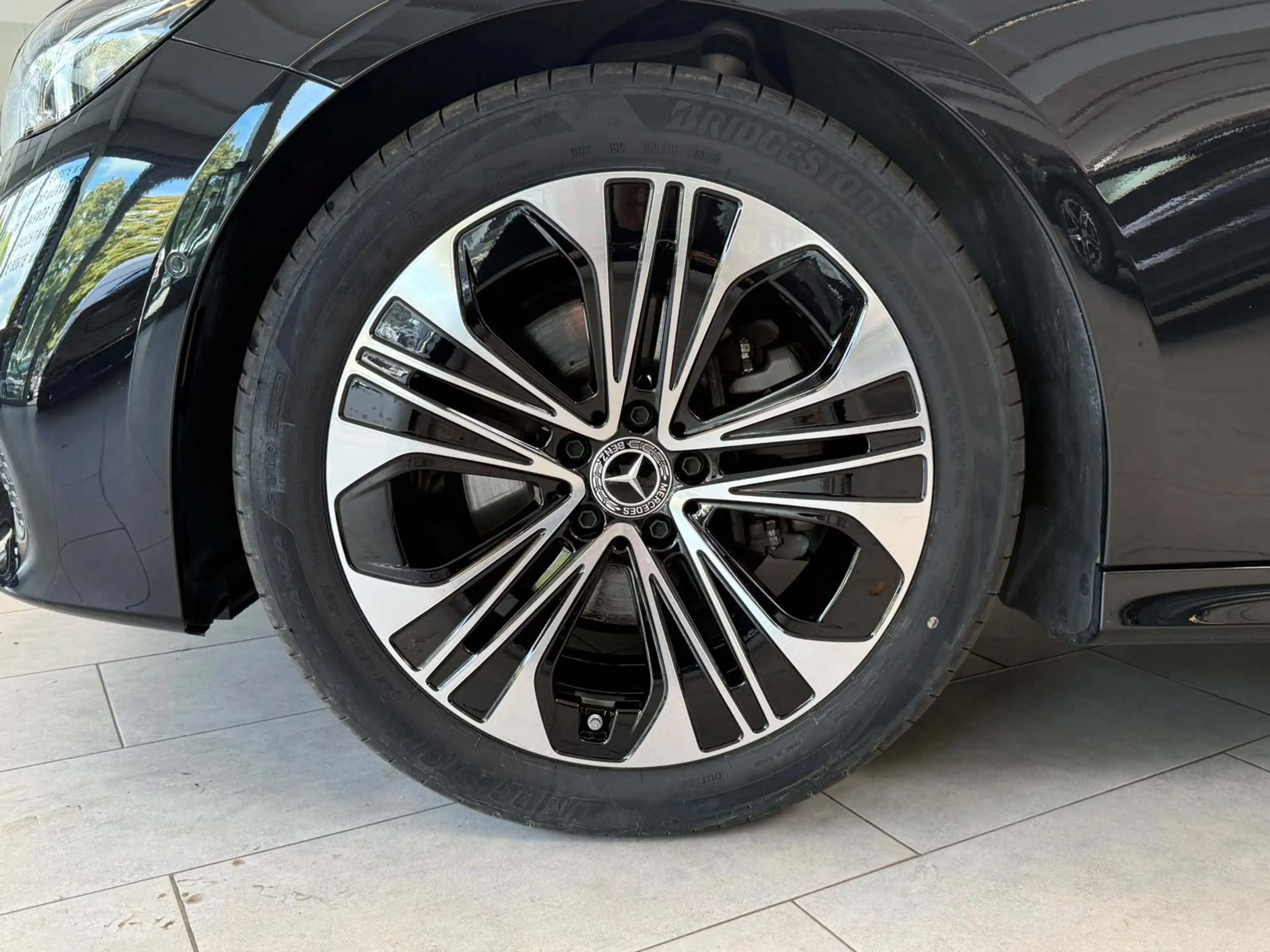 Mercedes-Benz E 220 d T Avantgarde DISTR+PANO+AHK+KEYLESS+LED — photo 6