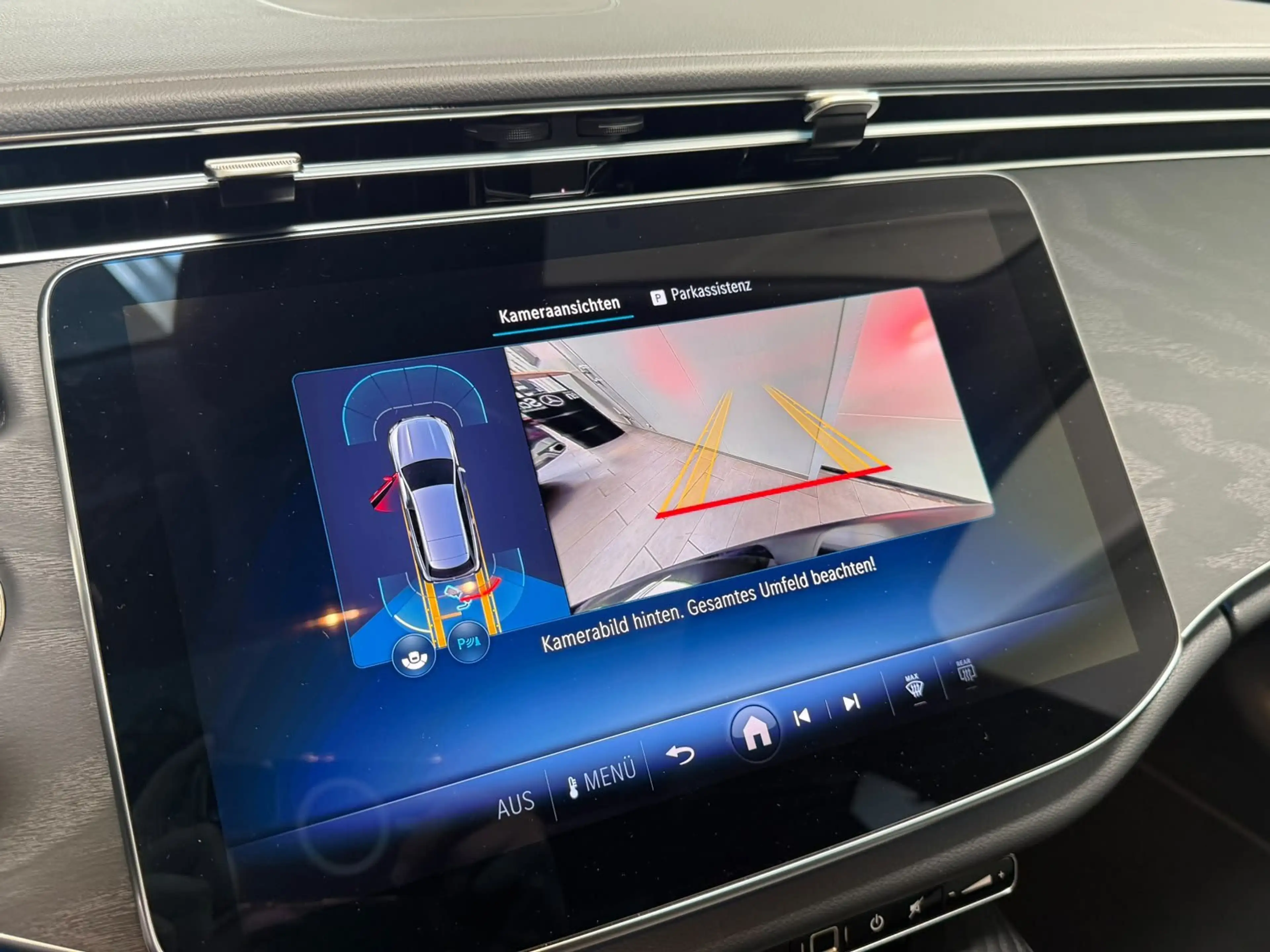 Mercedes-Benz E 220 d T Avantgarde DISTR+PANO+AHK+KEYLESS+LED — photo 13