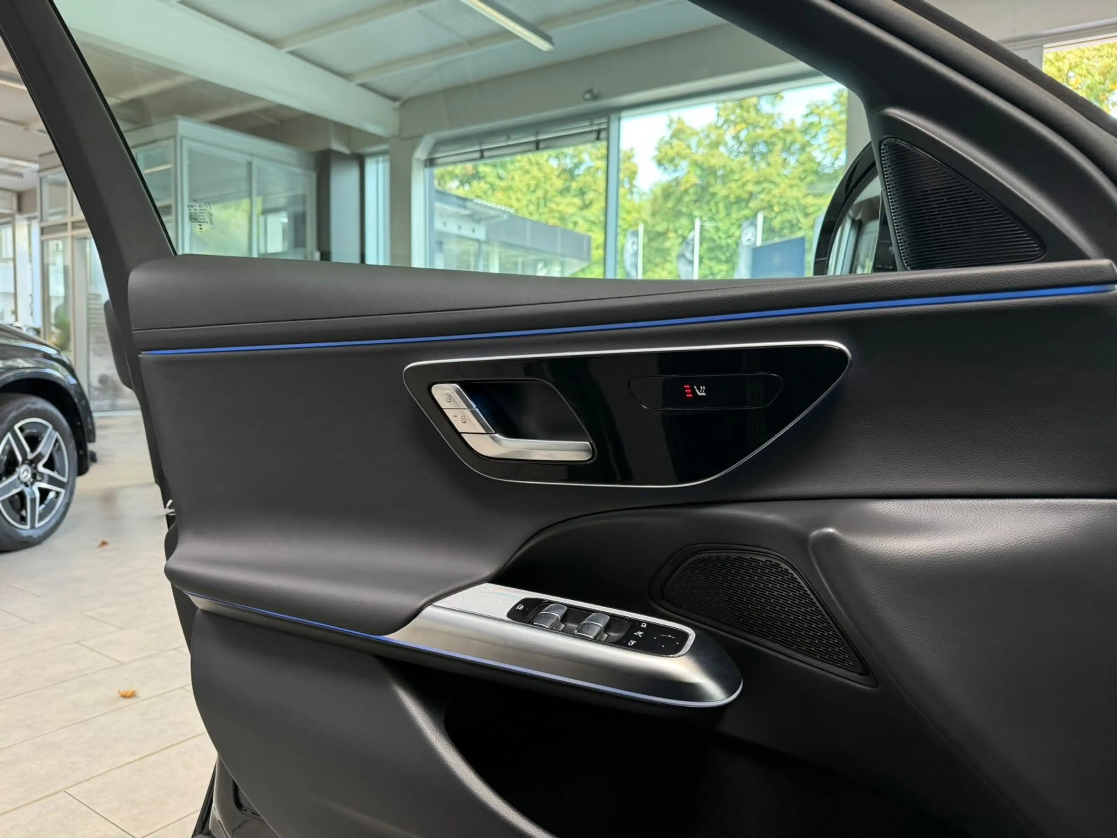 Mercedes-Benz E 220 d T Avantgarde DISTR+PANO+AHK+KEYLESS+LED — photo 9
