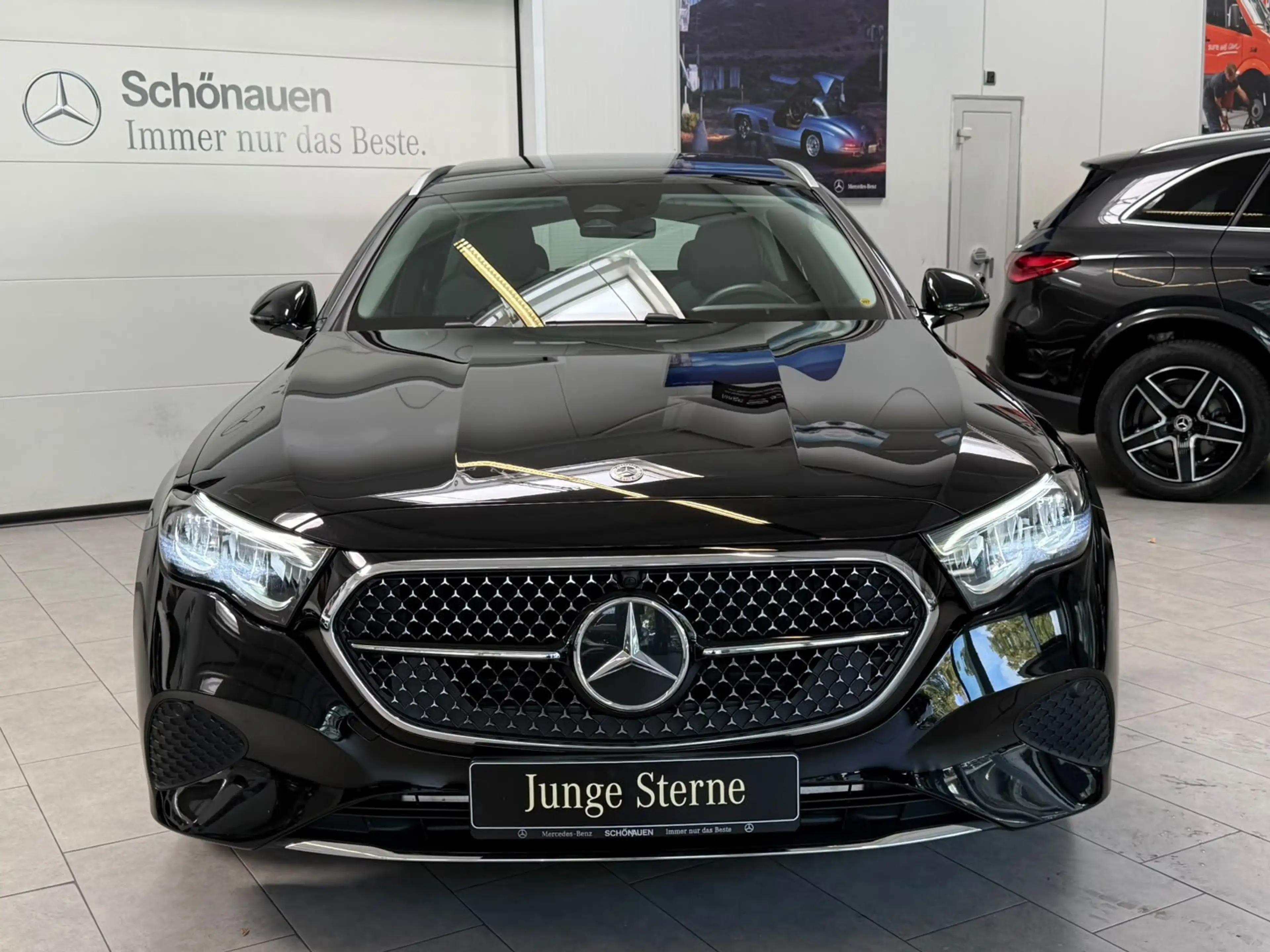 Mercedes-Benz E 220 d T Avantgarde DISTR+PANO+AHK+KEYLESS+LED — photo 2